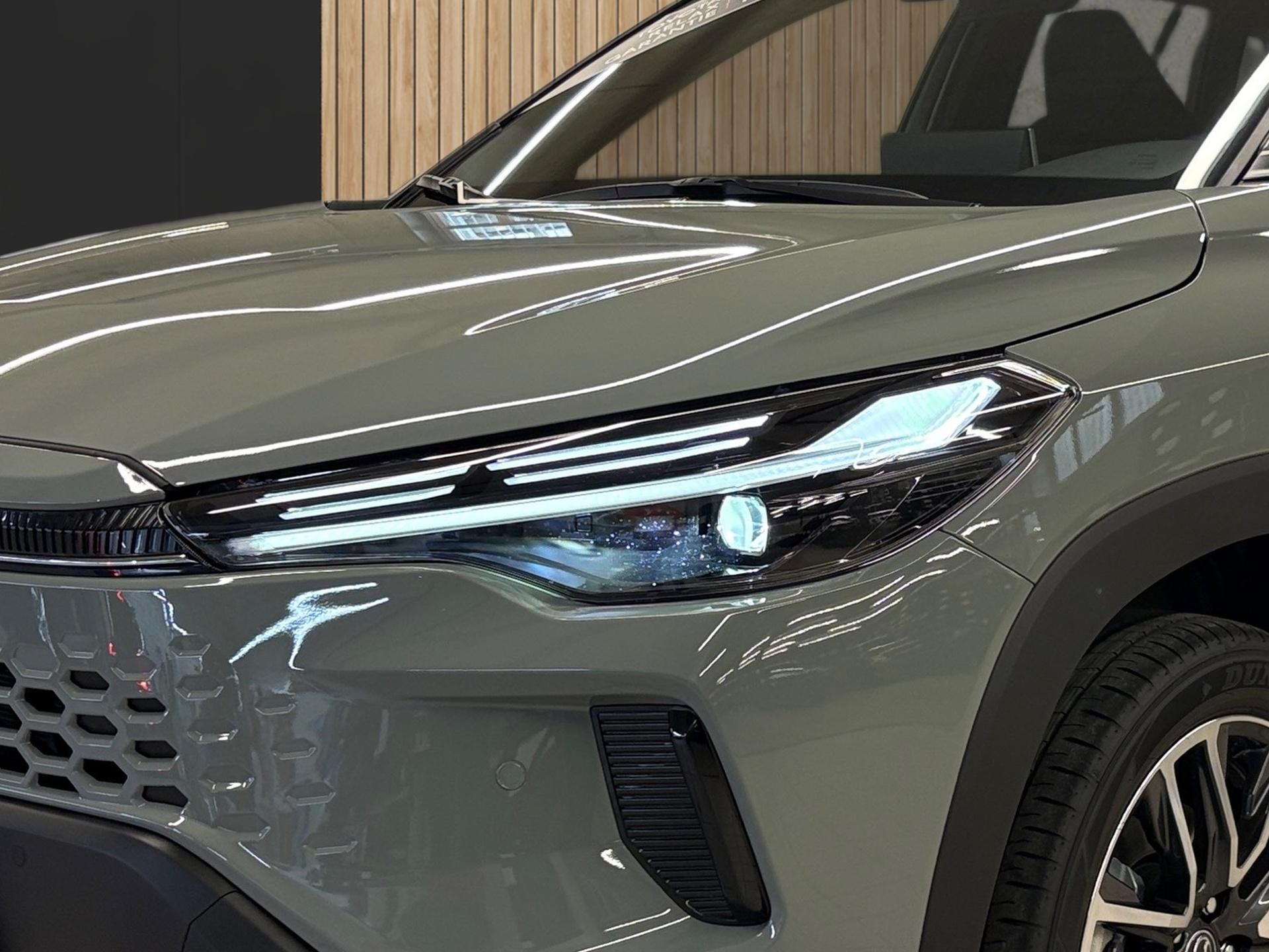 TOYOTA Corolla Cross 2.0 HSD Trend AWD-i-image-8