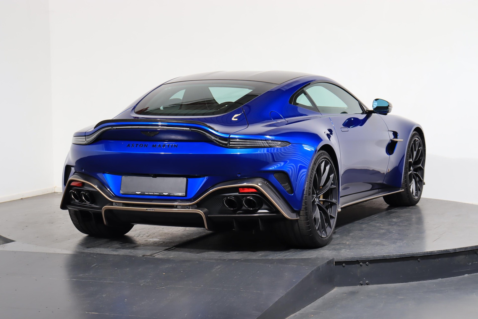 ASTON MARTIN V8 Vantage Coupé 4.0 S V8 Bi-Turbo-image-3