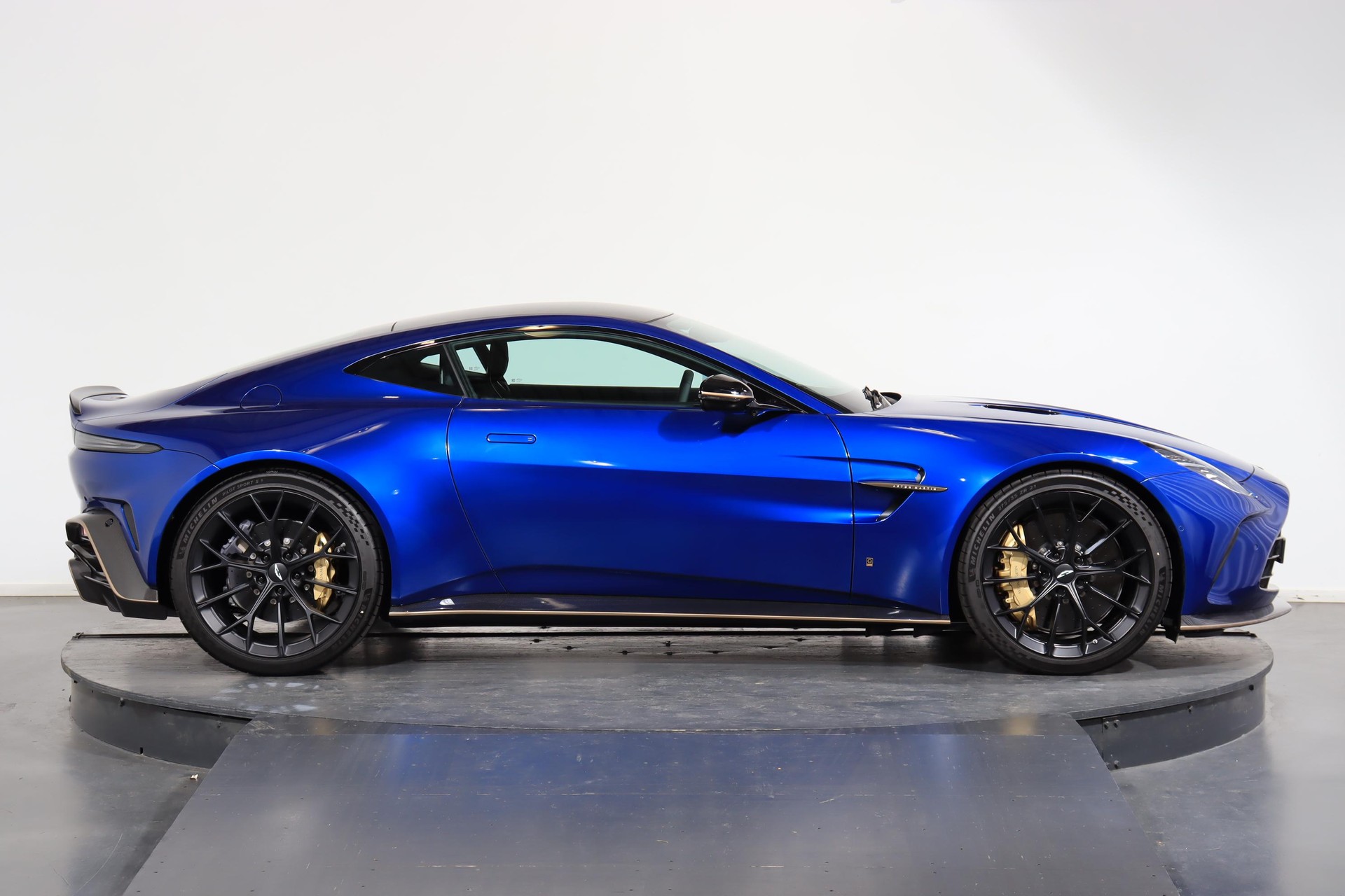 ASTON MARTIN V8 Vantage Coupé 4.0 S V8 Bi-Turbo-image-2