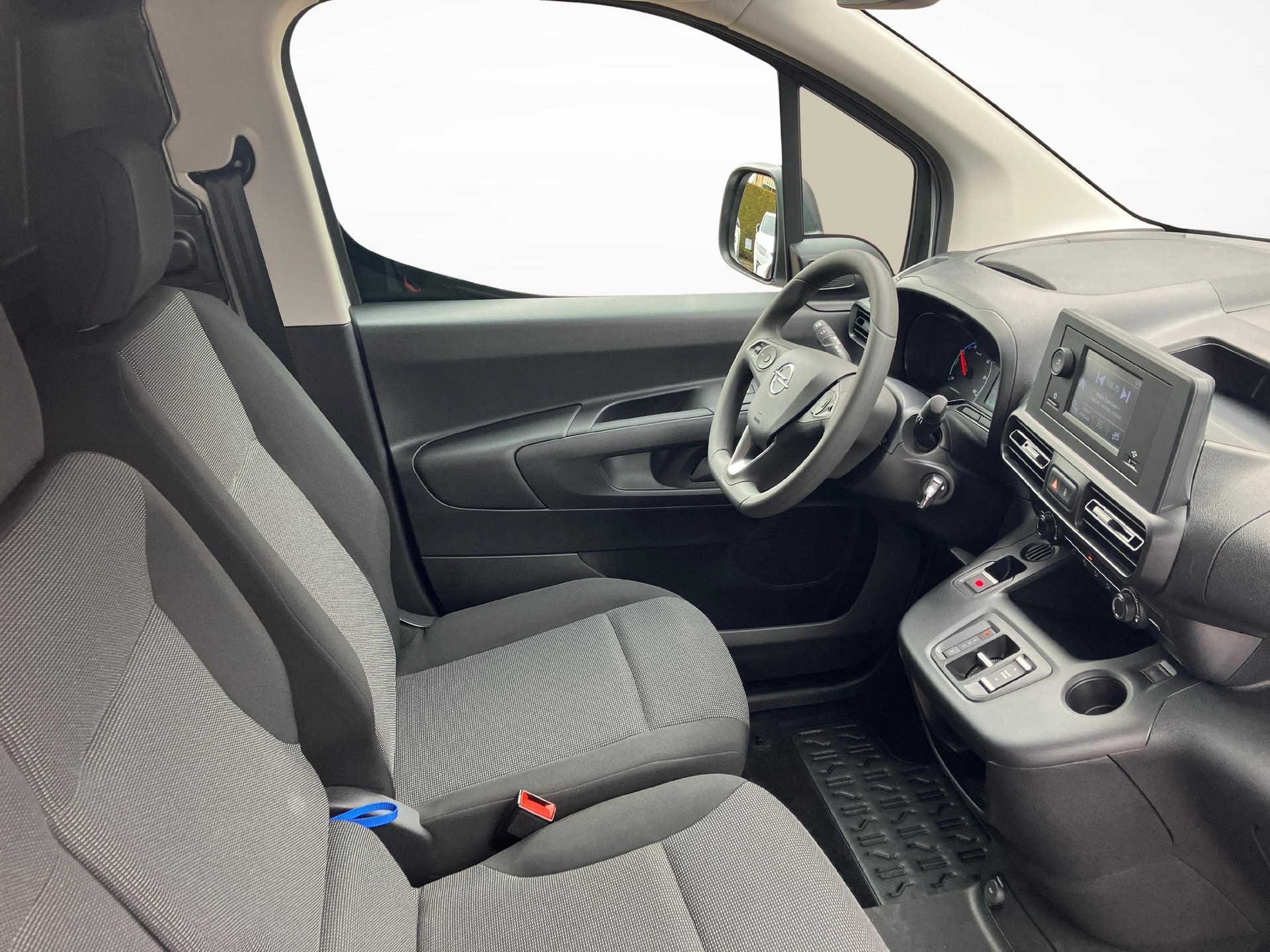 OPEL Combo-e Cargo 2.4 t Electric-image-9