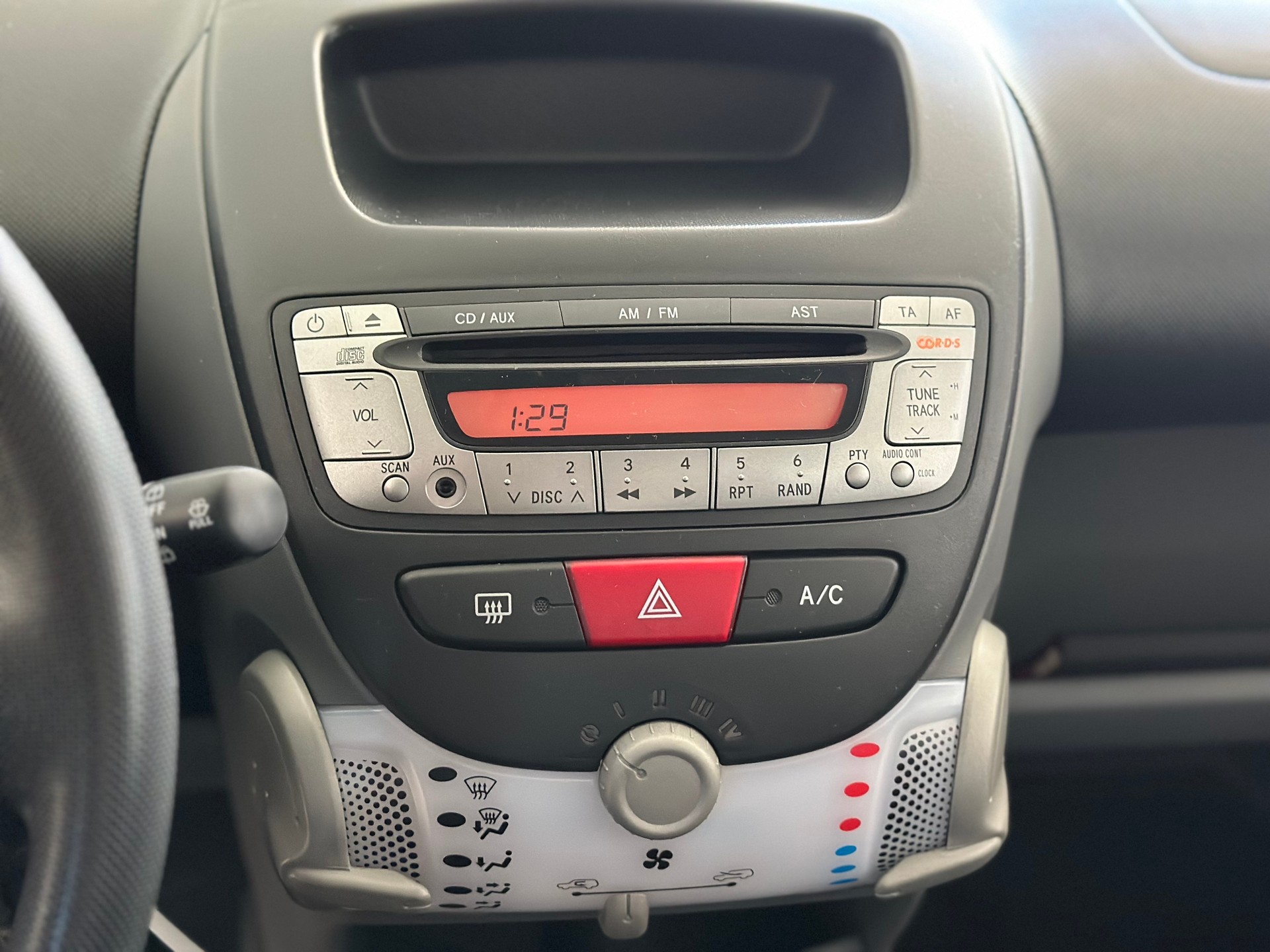CITROEN C1 1.0i Edition Automatic-image-12