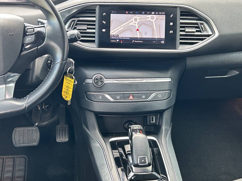 PEUGEOT 308 1.2 Pure Tech Allure EAT8-image-6