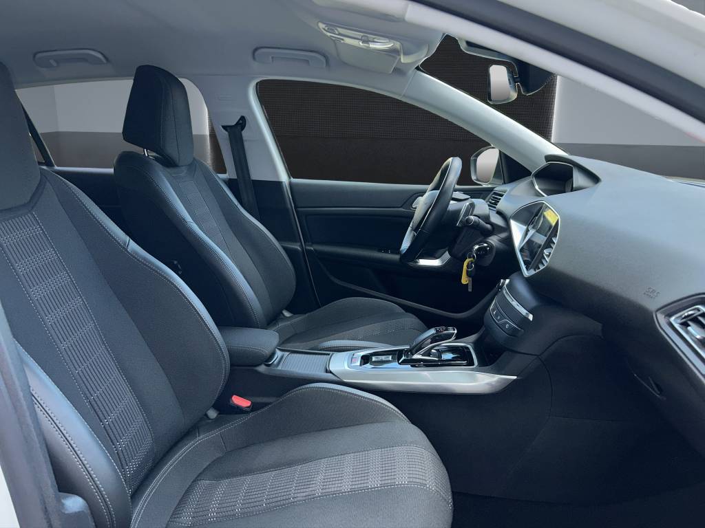 PEUGEOT 308 1.2 Pure Tech Allure EAT8-image-10