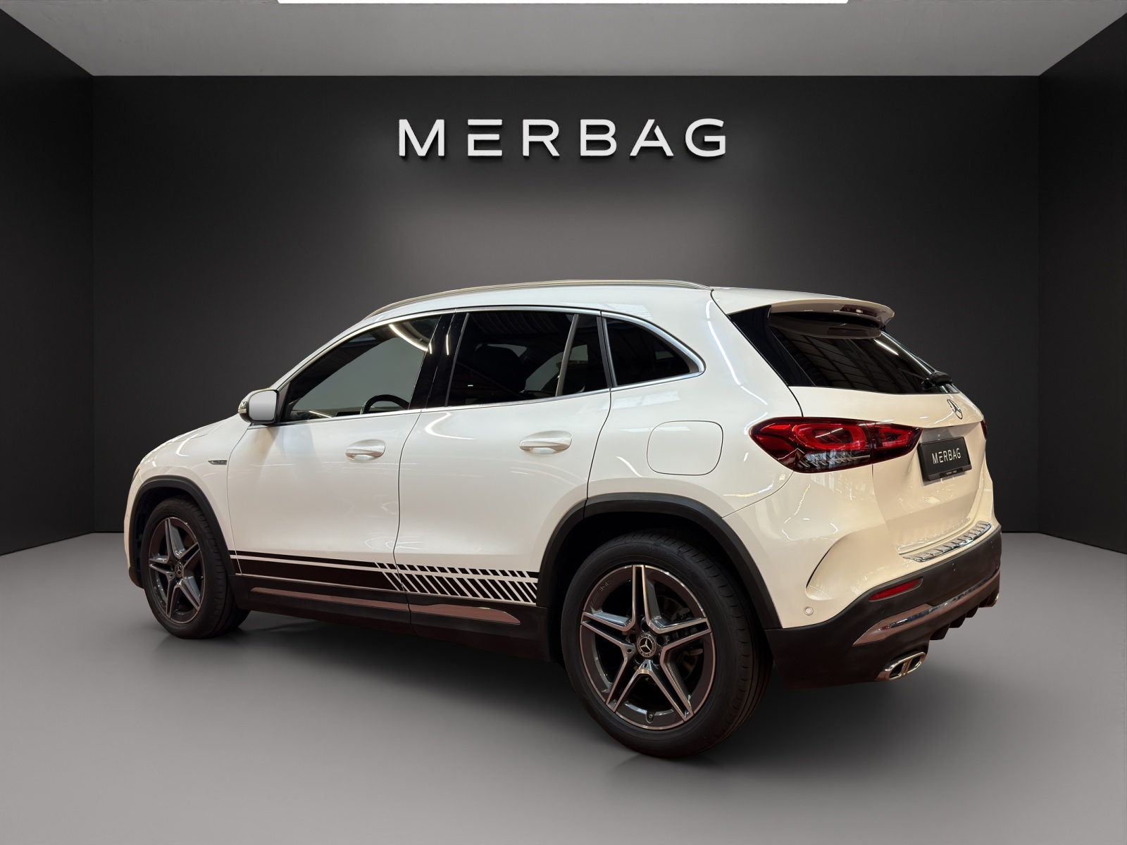 MERCEDES-BENZ GLA 200 AMG Line-image-10