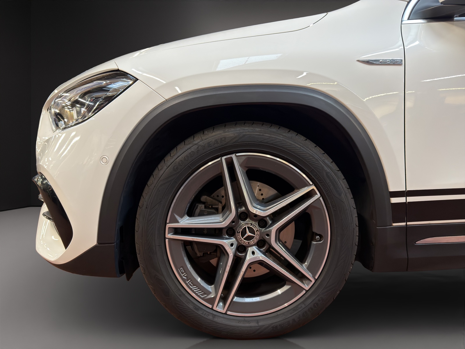 MERCEDES-BENZ GLA 200 AMG Line-image-14