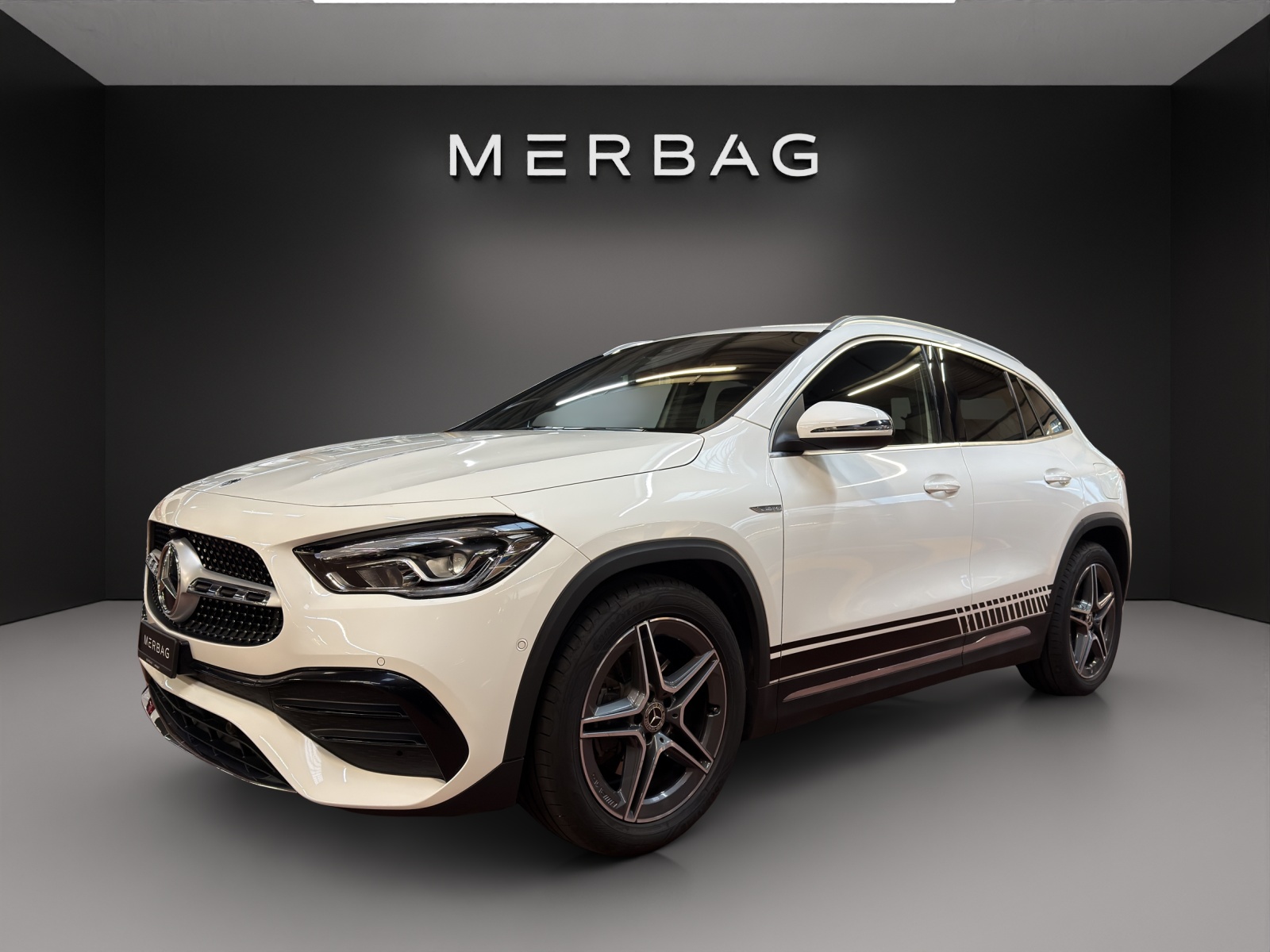 MERCEDES-BENZ GLA 200 AMG Line-image-0