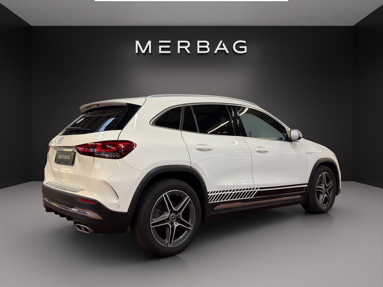 MERCEDES-BENZ GLA 200 AMG Line-image-11
