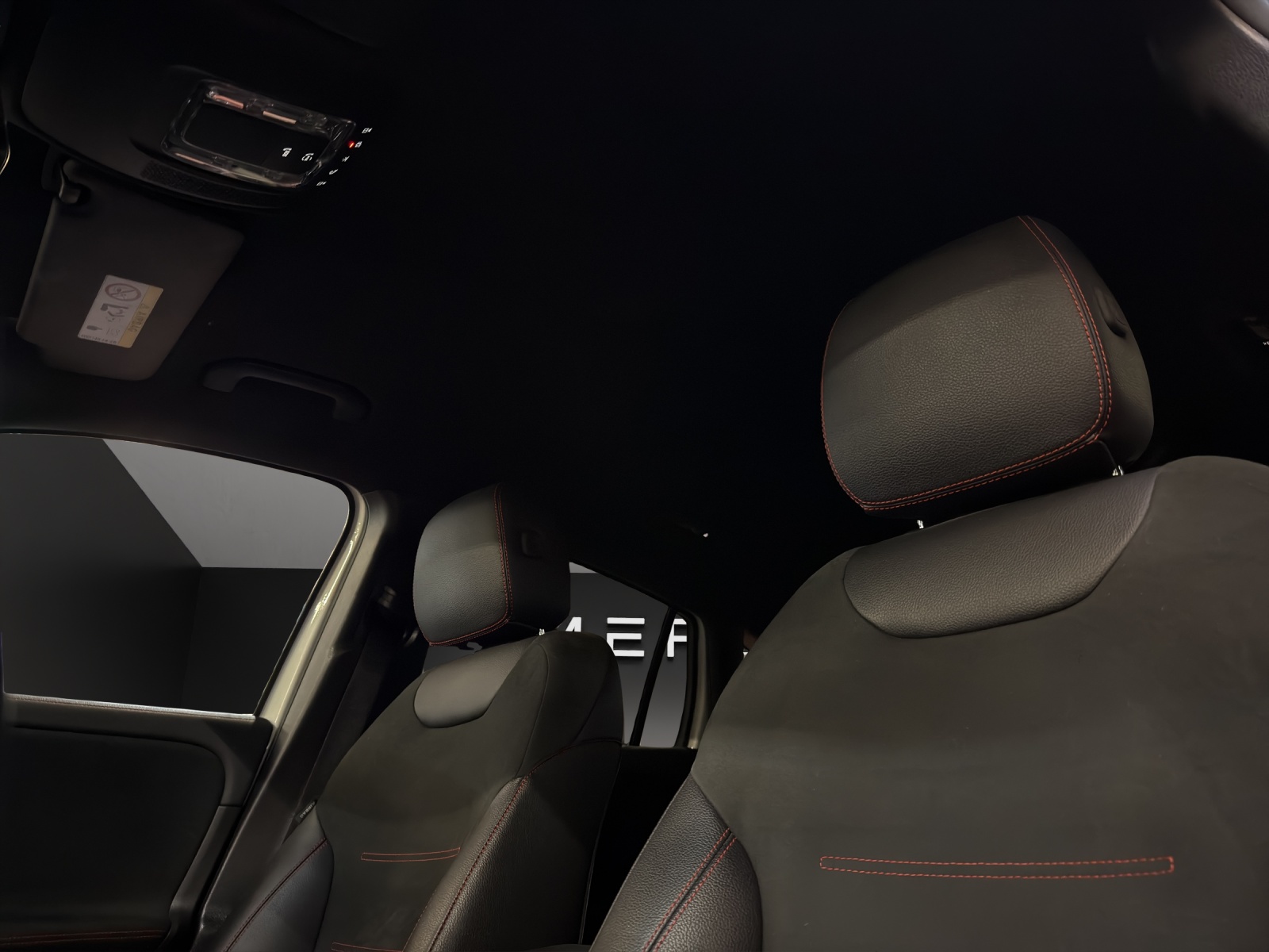MERCEDES-BENZ GLA 200 AMG Line-image-8