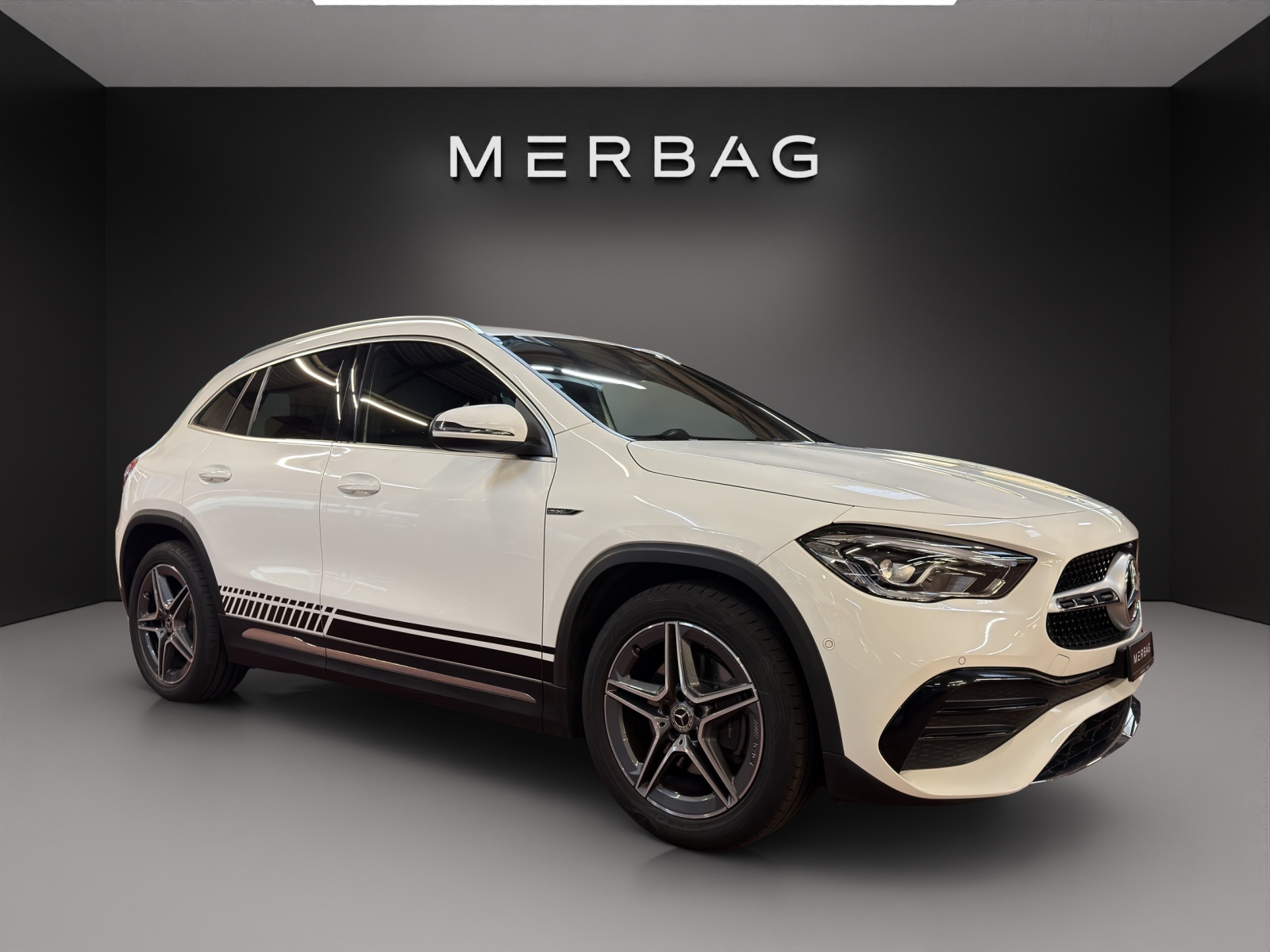 MERCEDES-BENZ GLA 200 AMG Line-image-3