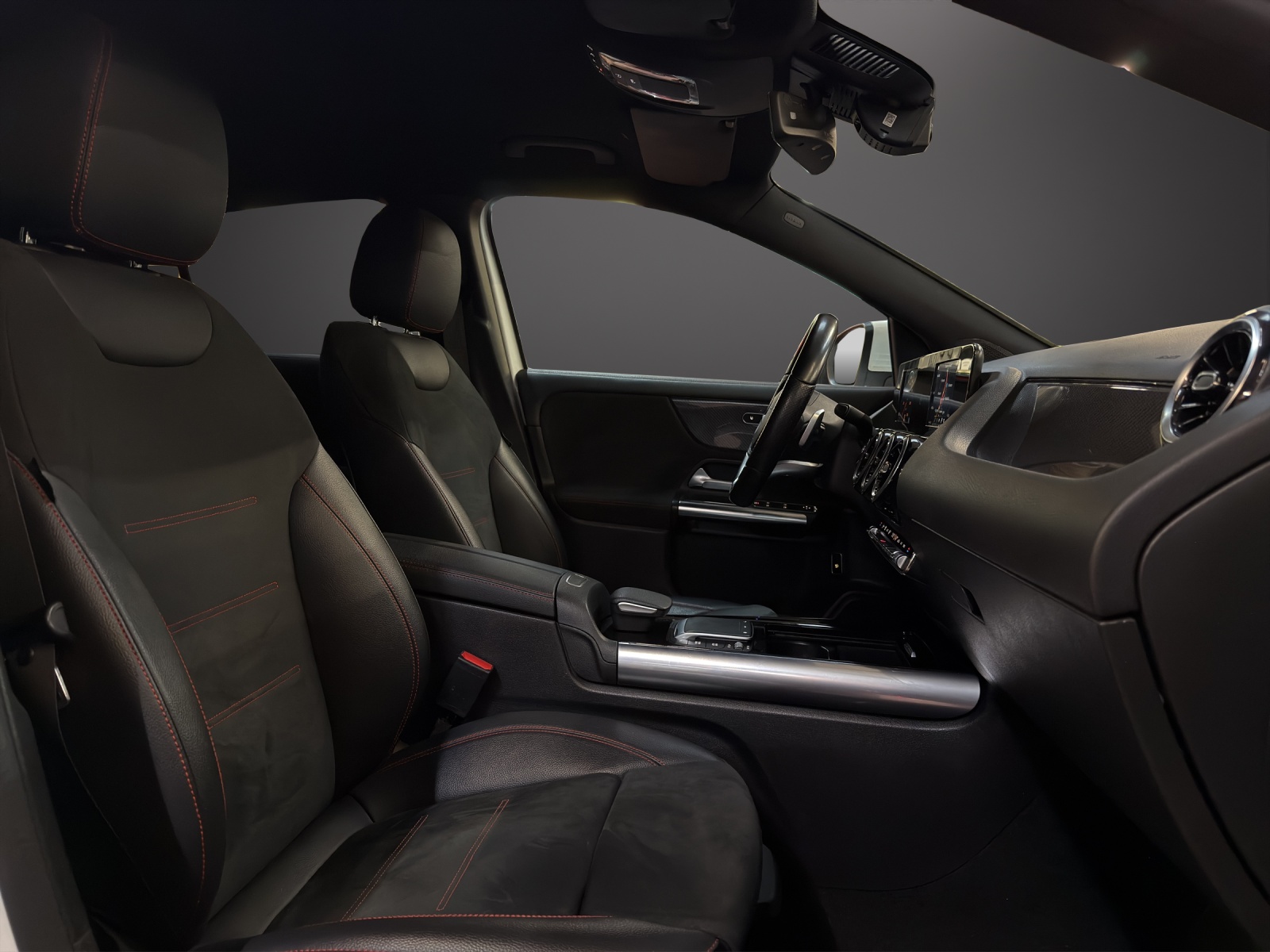 MERCEDES-BENZ GLA 200 AMG Line-image-6