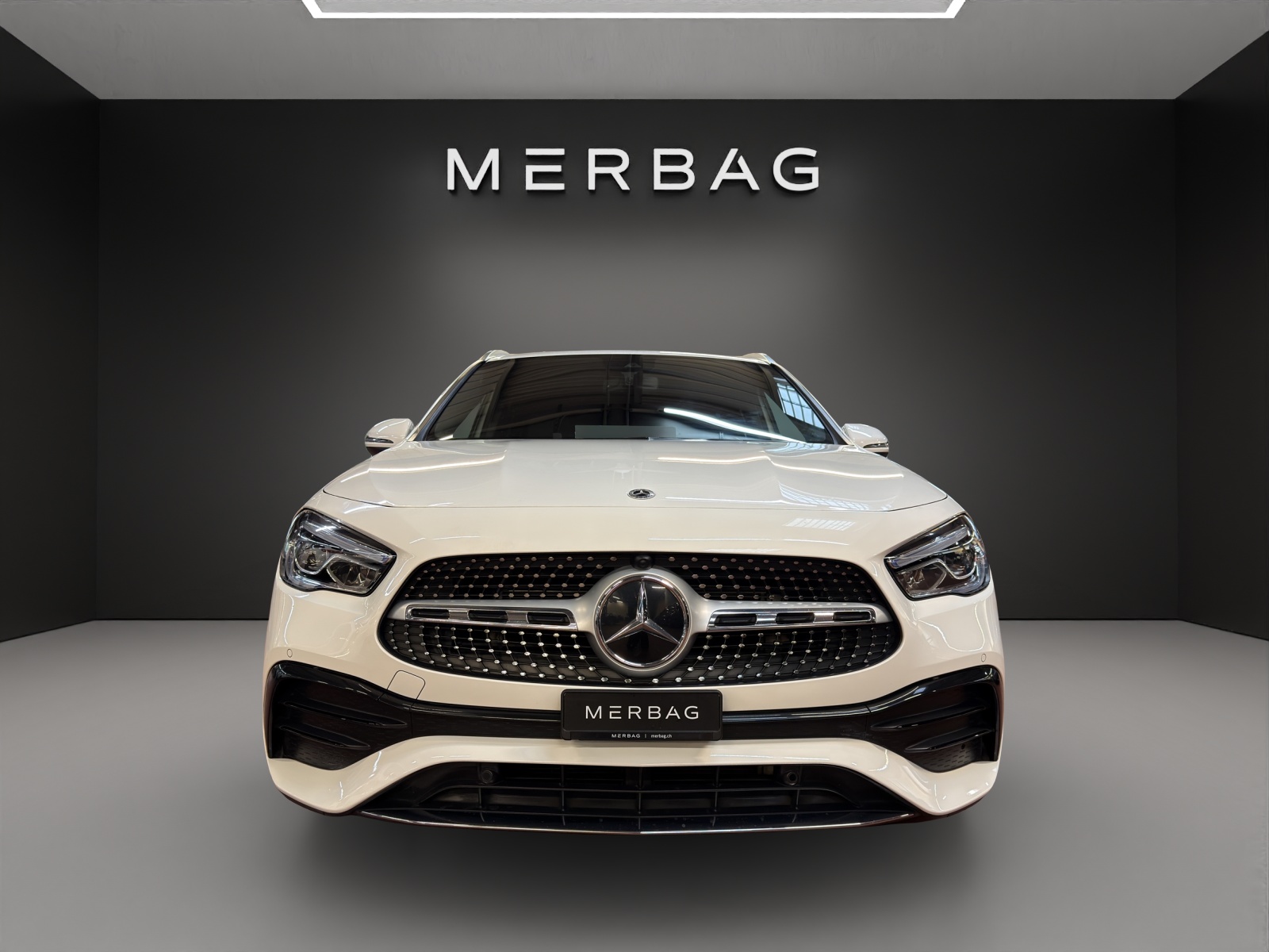 MERCEDES-BENZ GLA 200 AMG Line-image-2