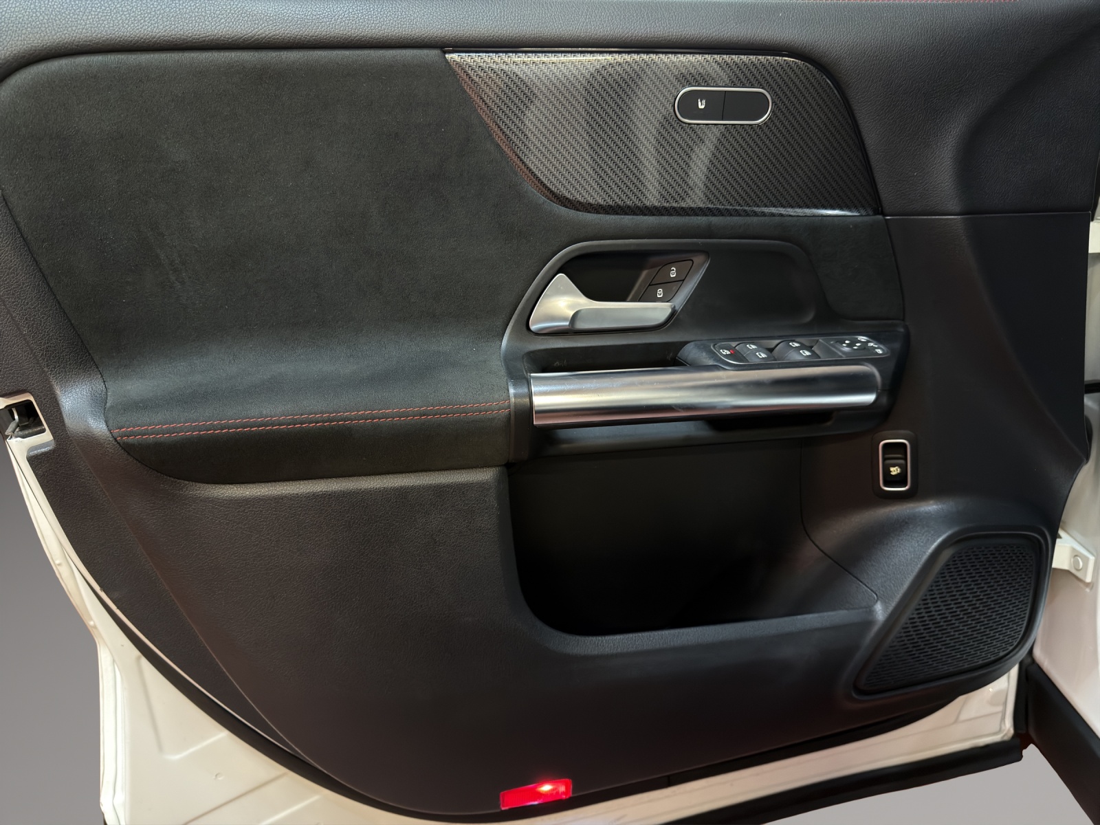 MERCEDES-BENZ GLA 200 AMG Line-image-7