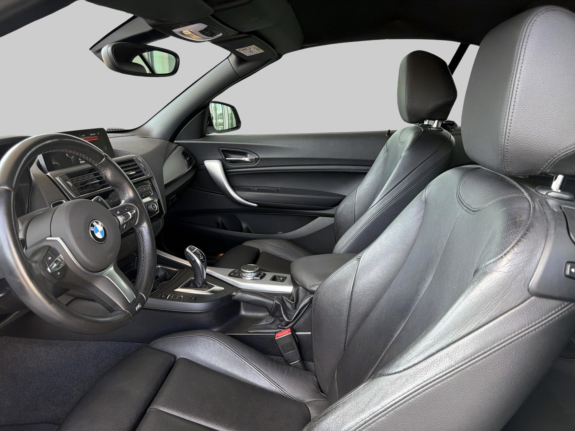BMW M235i xDrive Cabrio-image-18