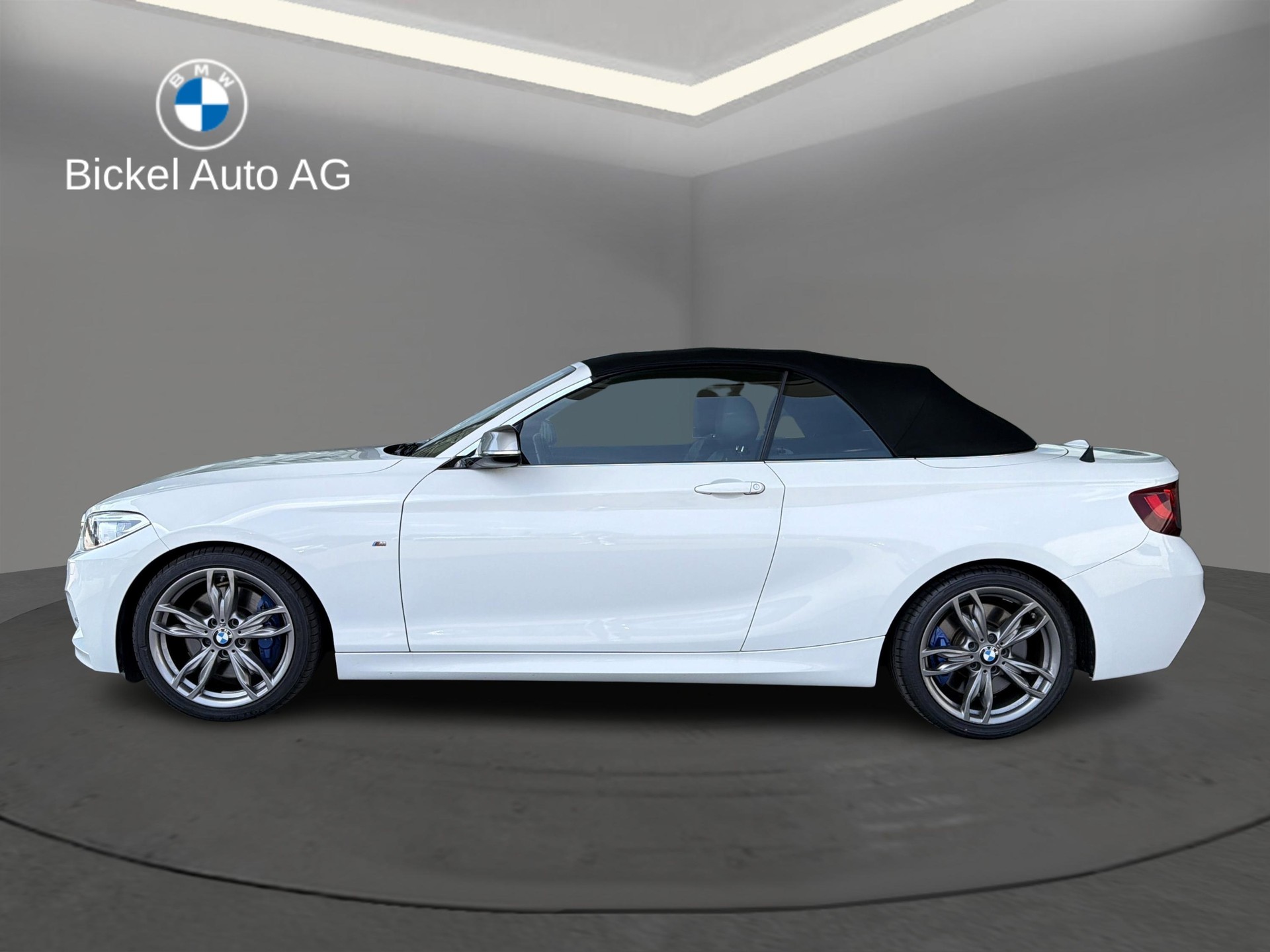BMW M235i xDrive Cabrio-image-2