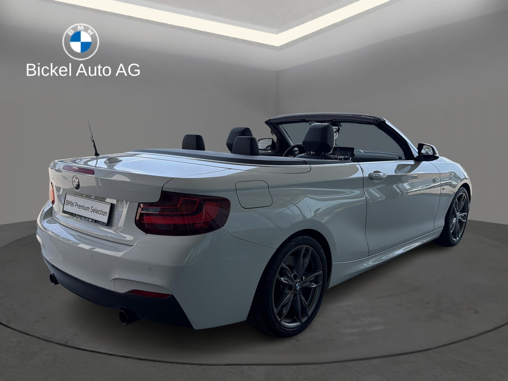 BMW M235i xDrive Cabrio-image-5