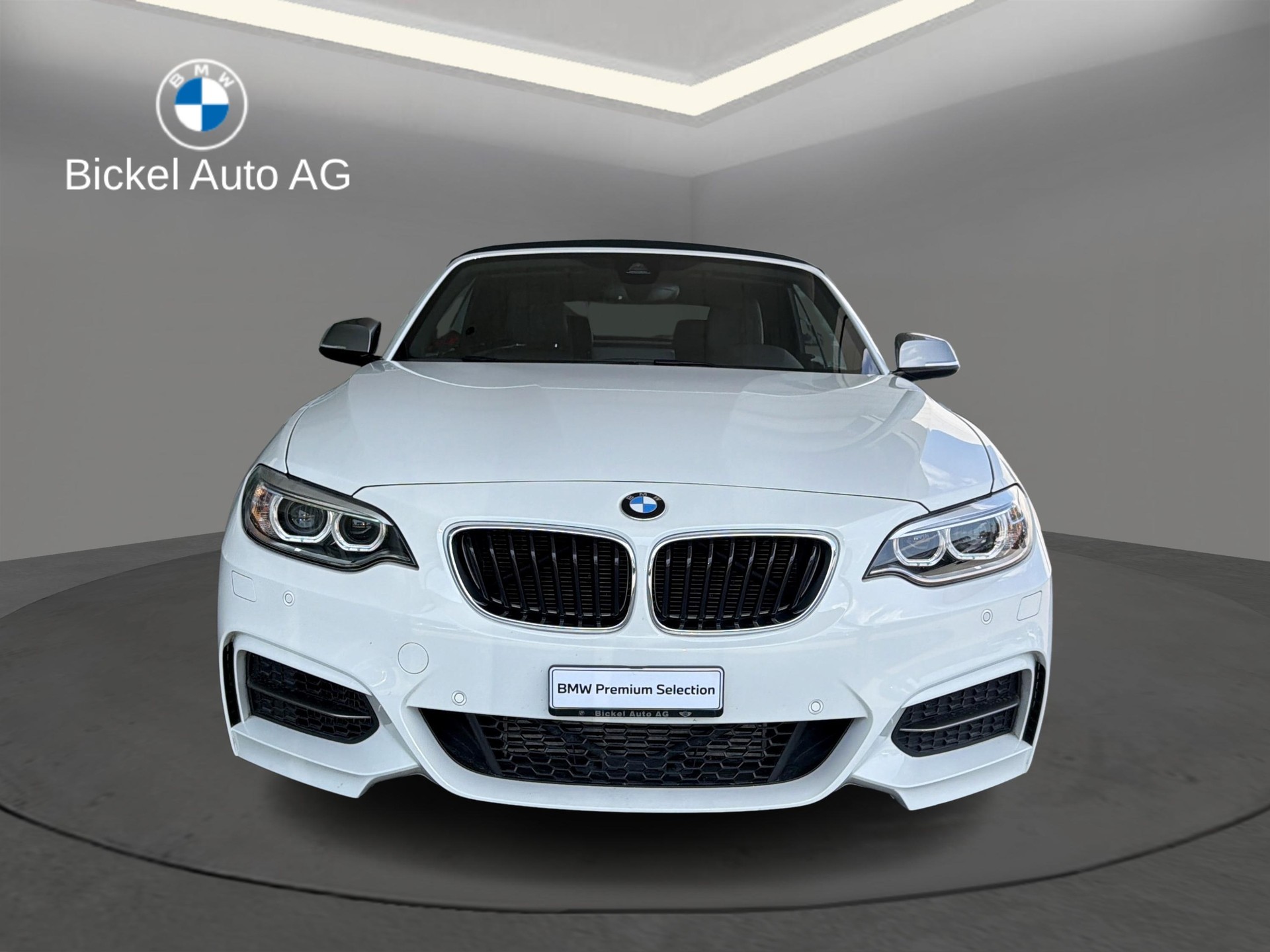 BMW M235i xDrive Cabrio-image-4