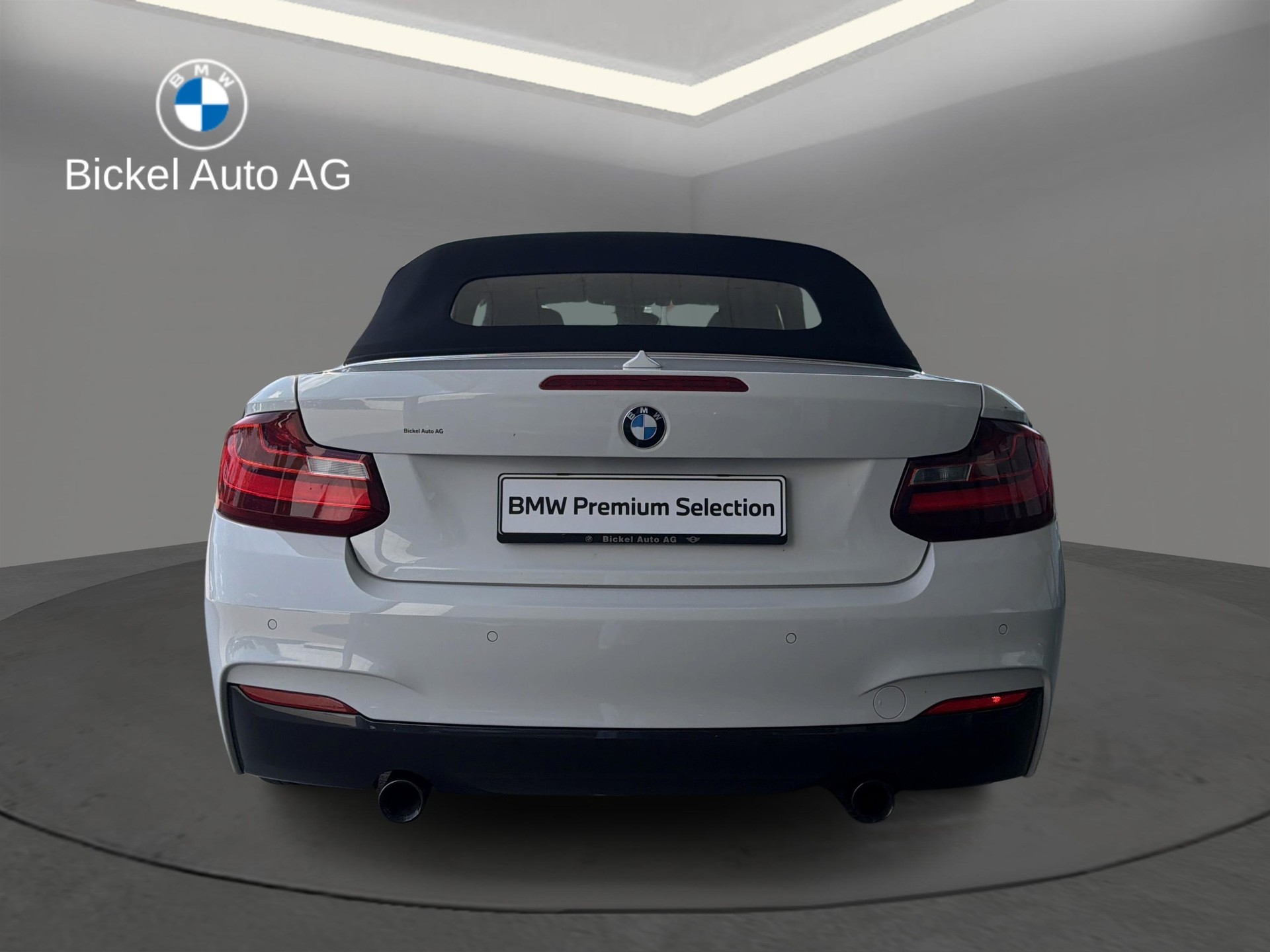 BMW M235i xDrive Cabrio-image-6