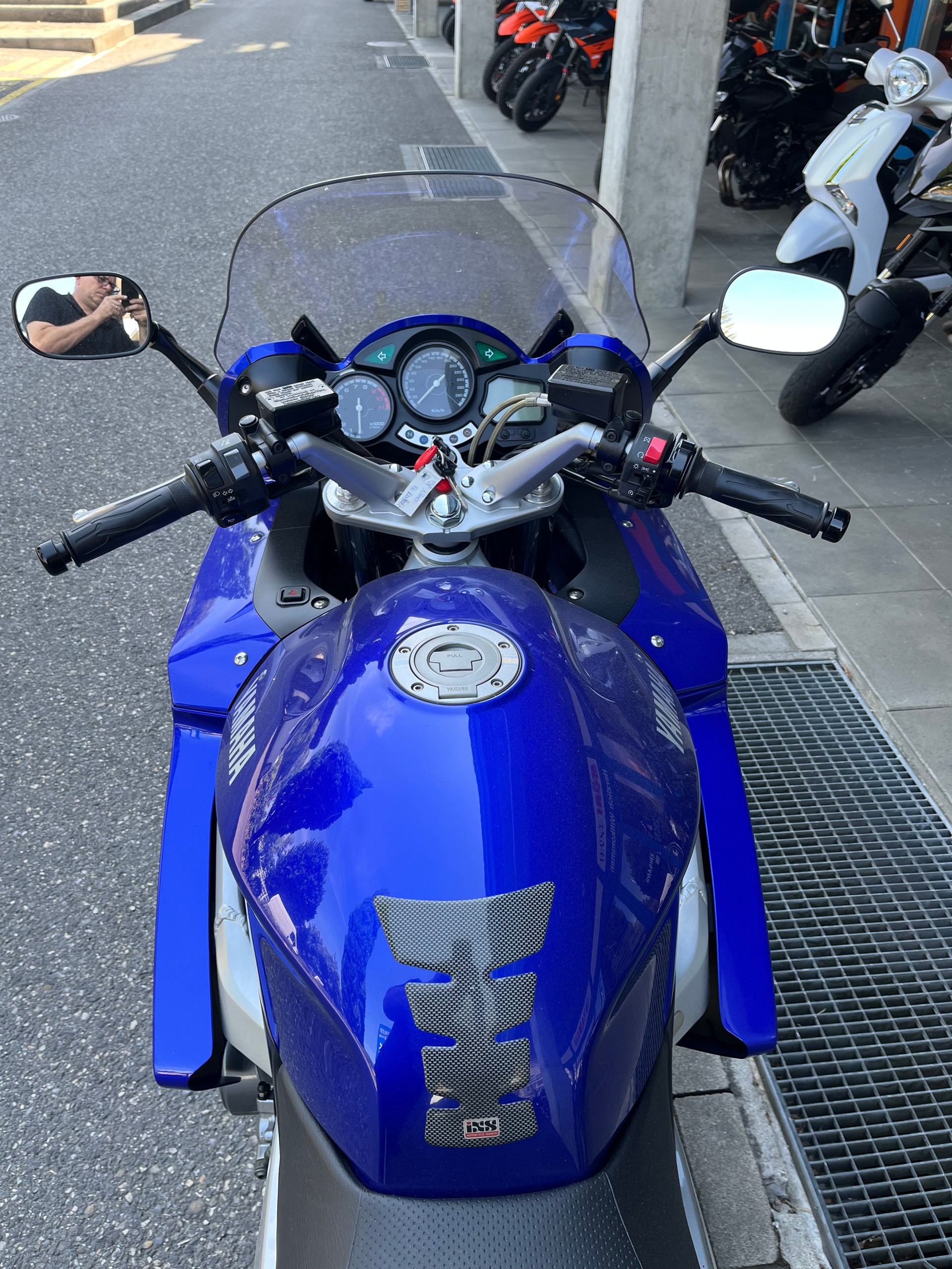 YAMAHA FJR 1300-showroom-element-1