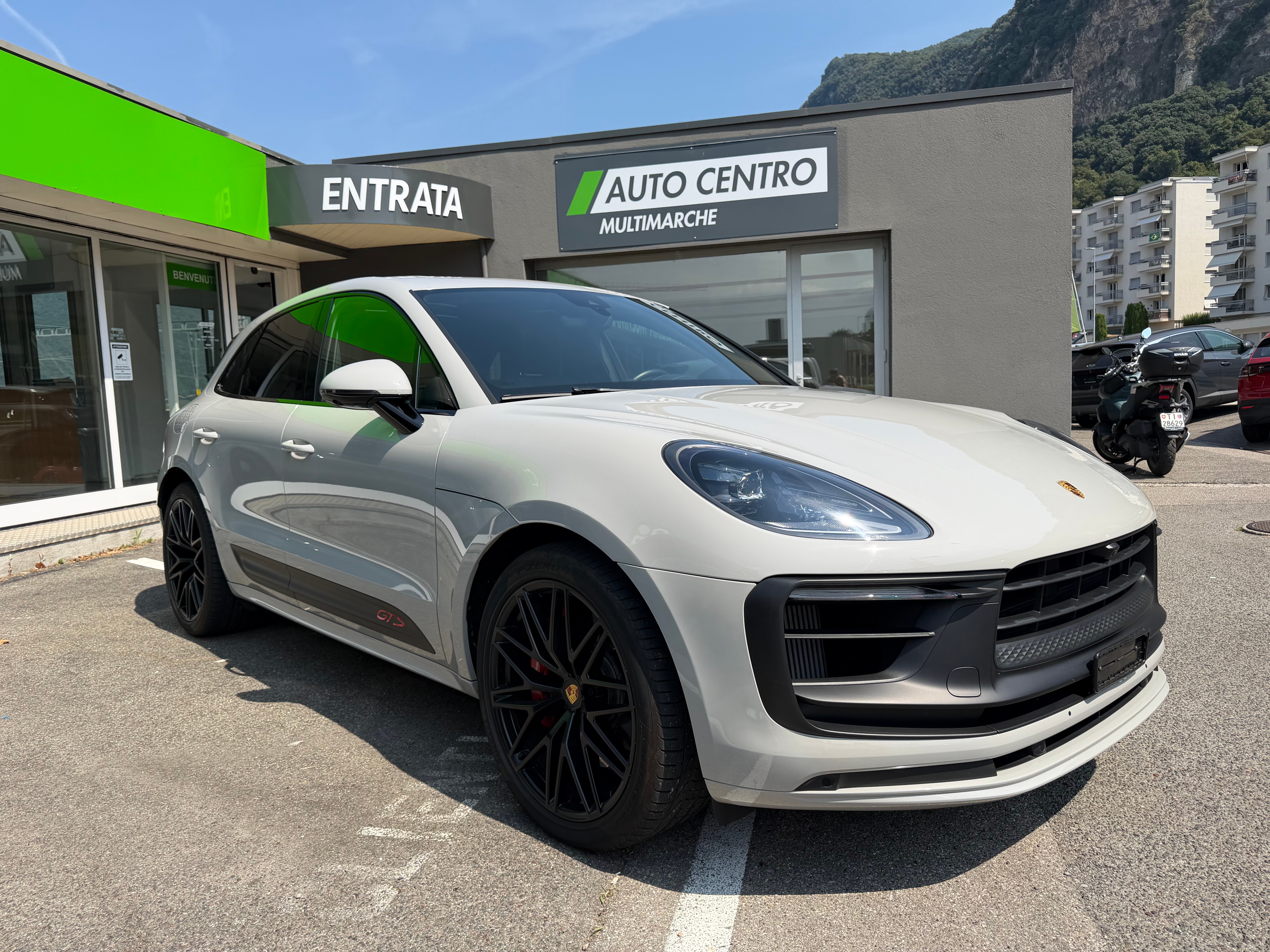 Car photo