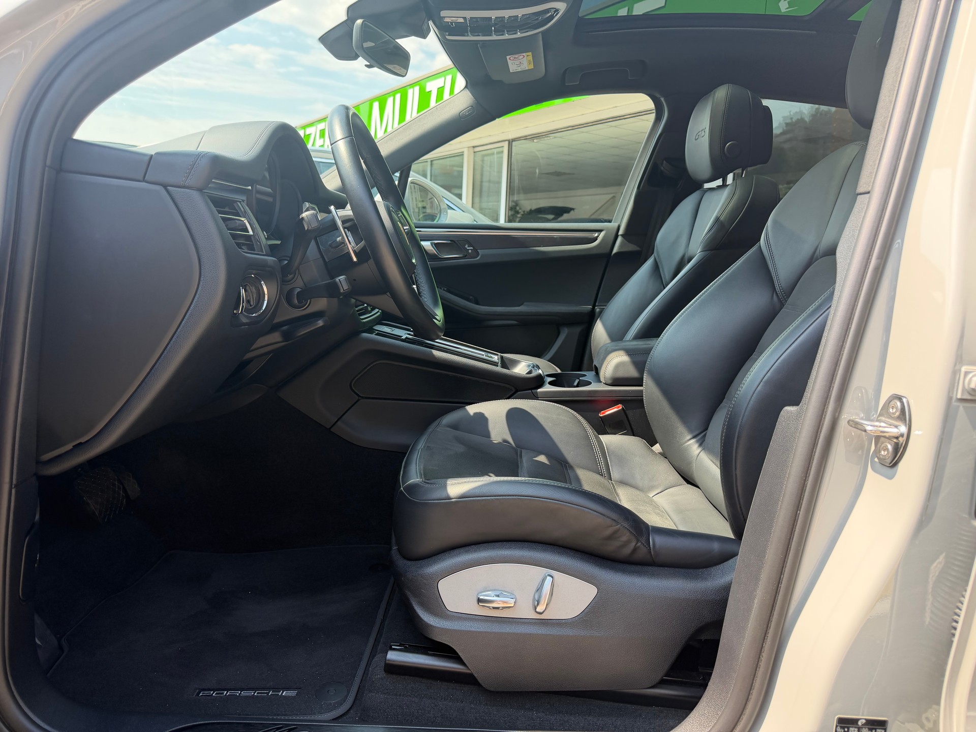 PORSCHE Macan GTS PDK-image-8