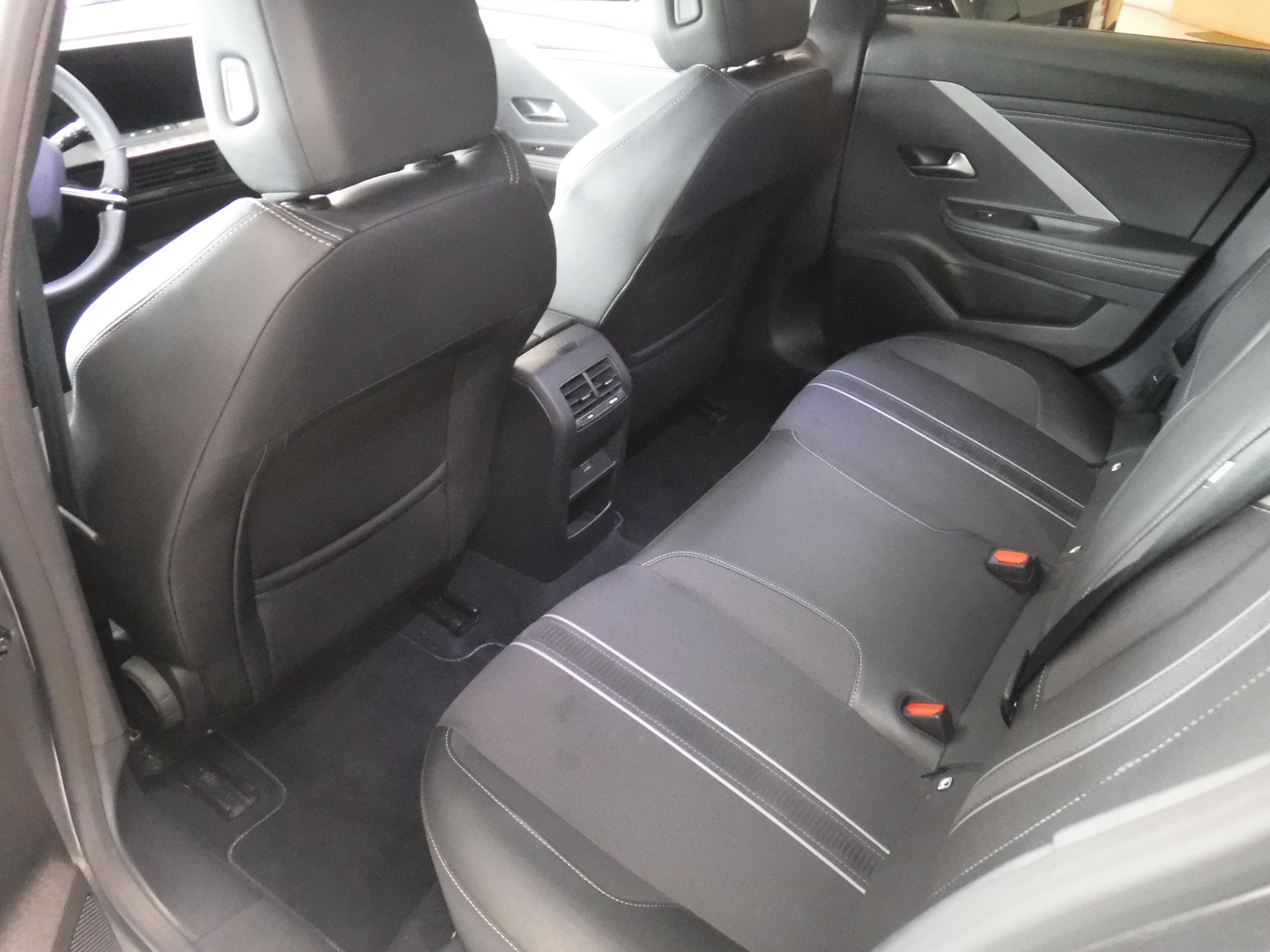 OPEL Astra Sports Tourer 1.6 PHEV Turbo GS A-image-4