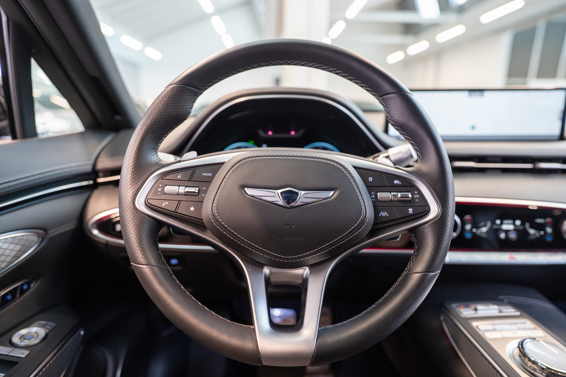 GENESIS GV70 2.5T Sport / Panorama-Glasdach / Massagesitz / 360°Kamera-image-18