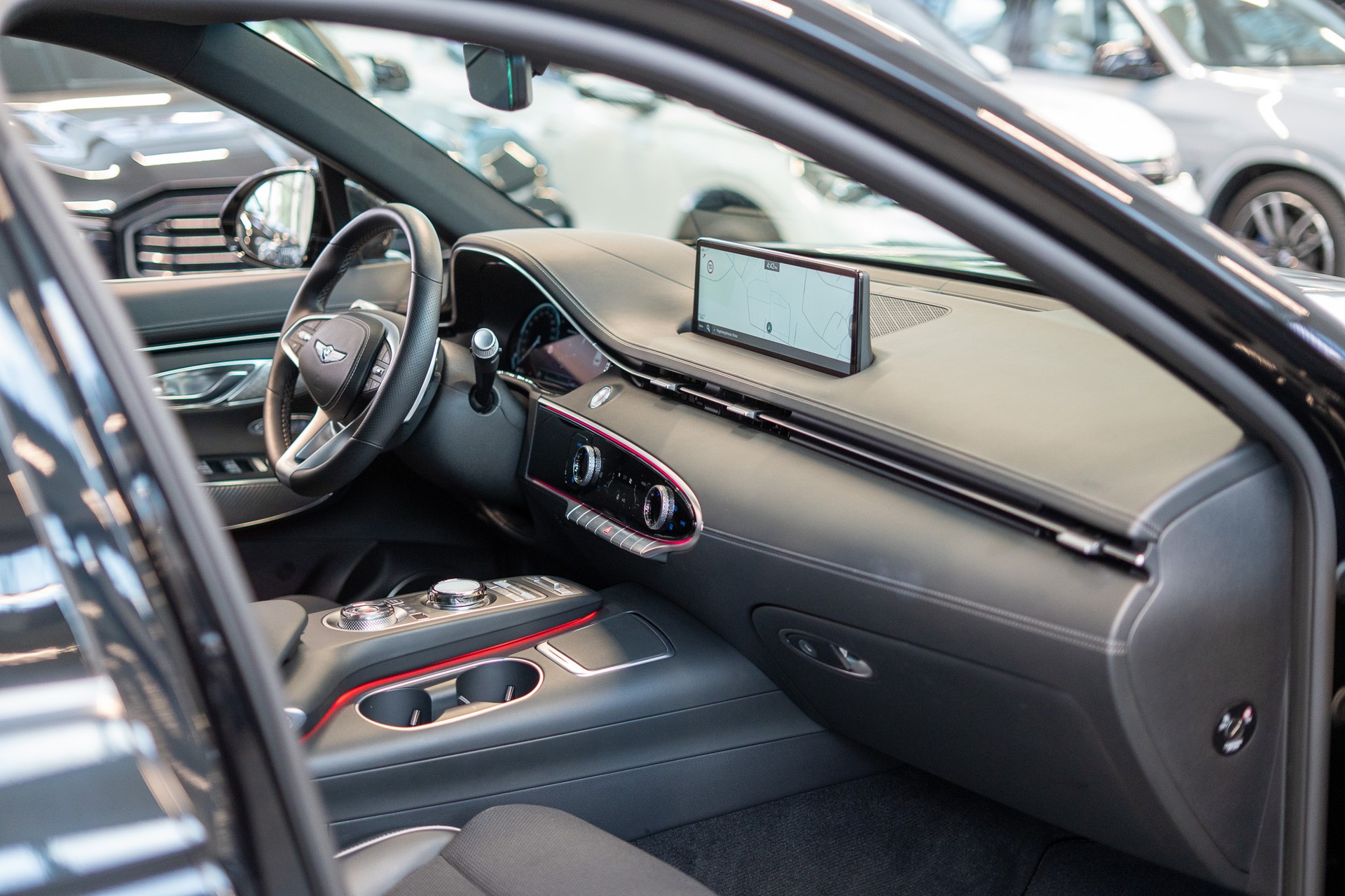 GENESIS GV70 2.5T Sport / Panorama-Glasdach / Massagesitz / 360°Kamera-image-16