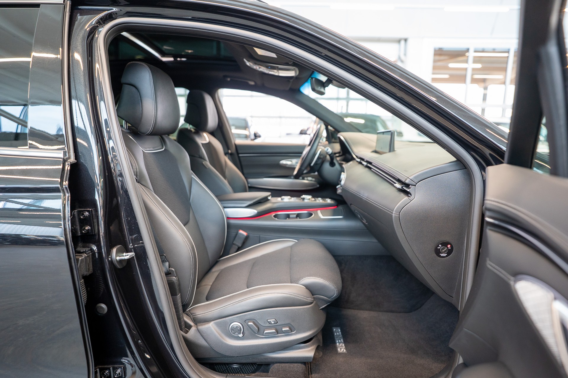 GENESIS GV70 2.5T Sport / Panorama-Glasdach / Massagesitz / 360°Kamera-image-15