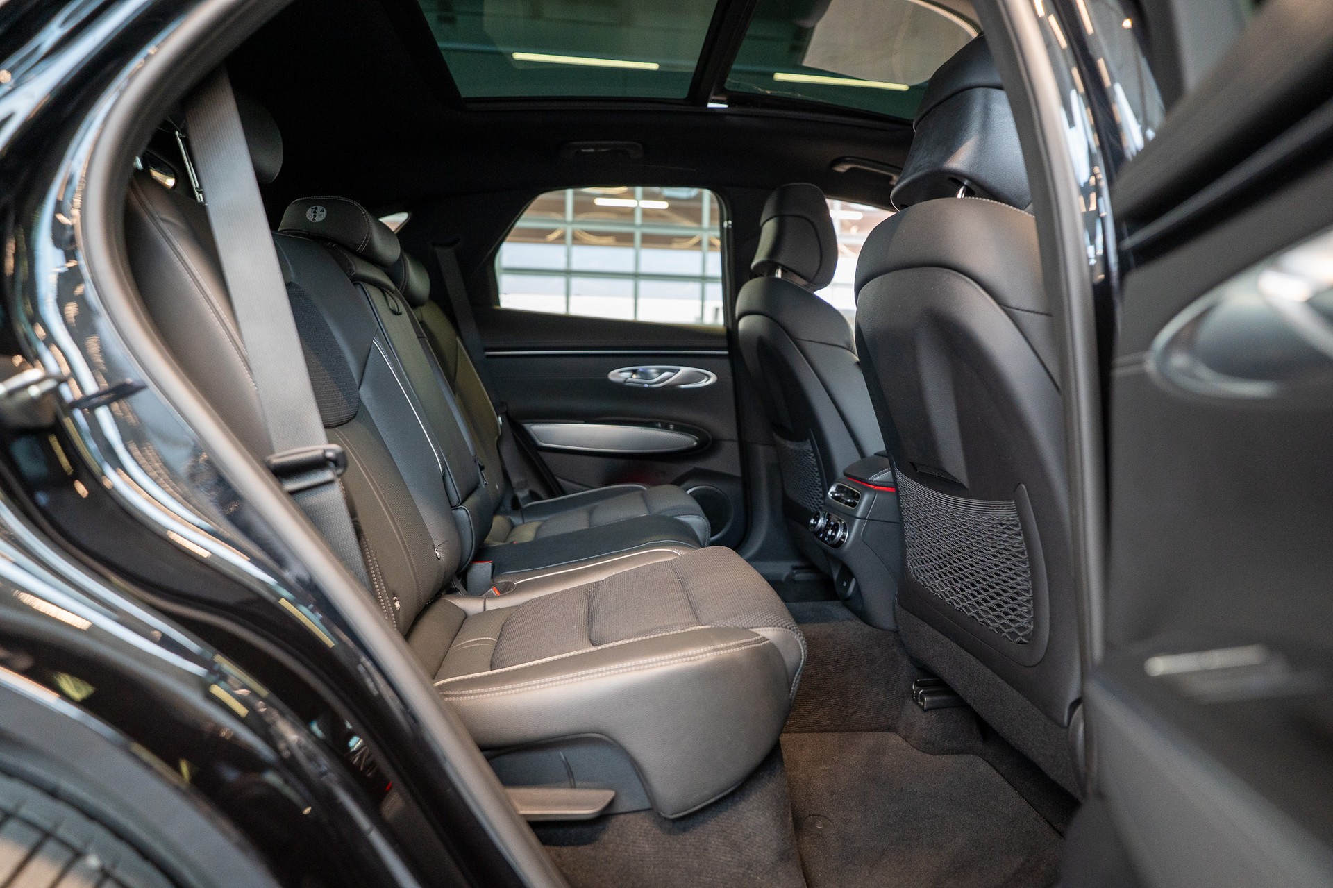 GENESIS GV70 2.5T Sport / Panorama-Glasdach / Massagesitz / 360°Kamera-image-14