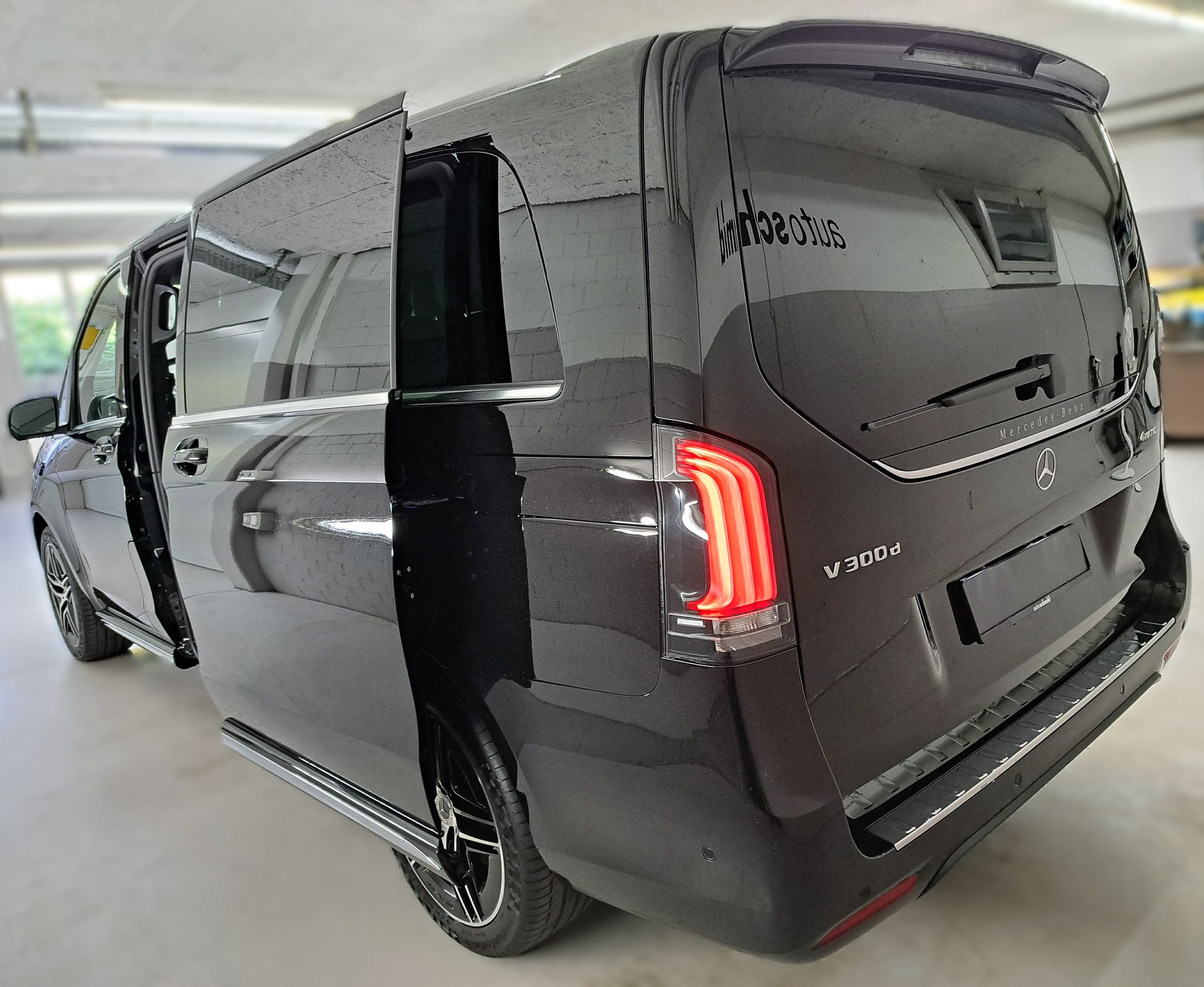MERCEDES-BENZ V 300 d 4MATIC AVANTGARDE 3430mm E-showroom-element-3