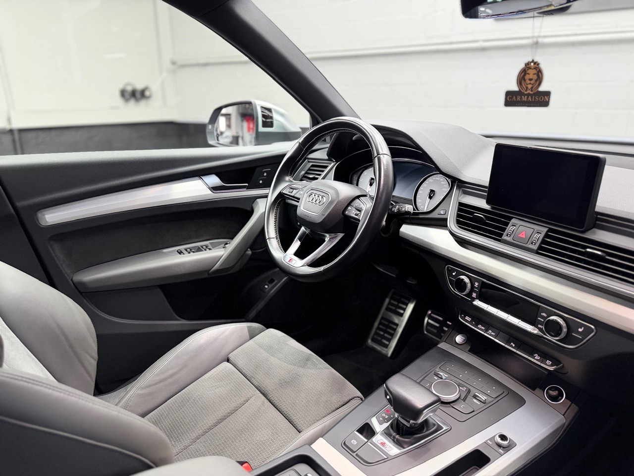 AUDI SQ5 3.0 TFSI quattro | CH-FZ | Anhängerkupplung | Dachträger | Luftfahrwerk-image-23