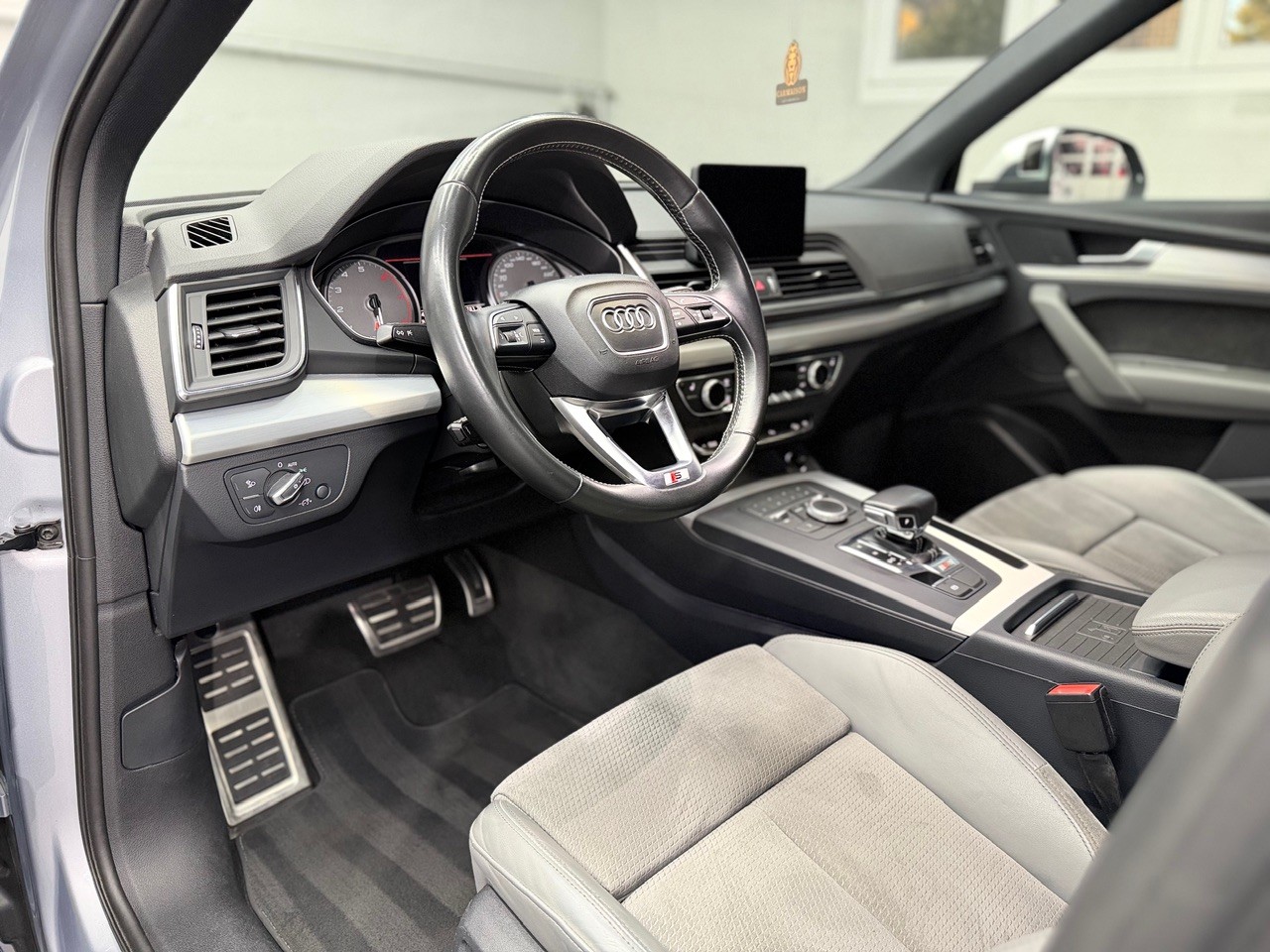 AUDI SQ5 3.0 TFSI quattro | CH-FZ | Anhängerkupplung | Dachträger | Luftfahrwerk-image-11