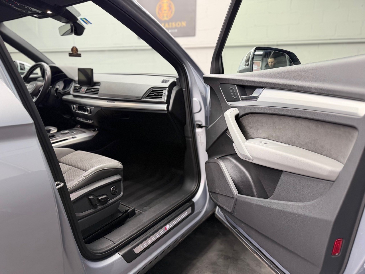 AUDI SQ5 3.0 TFSI quattro | CH-FZ | Anhängerkupplung | Dachträger | Luftfahrwerk-image-21