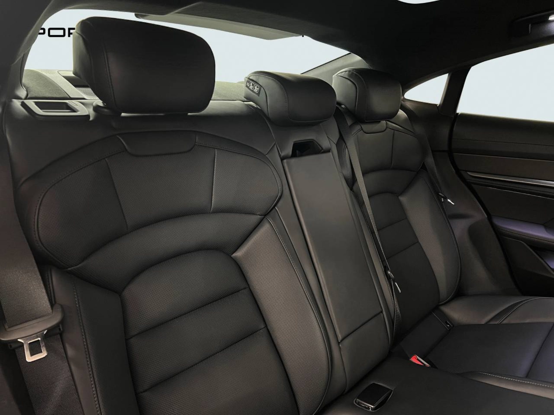 PORSCHE Taycan Turbo S-image-24