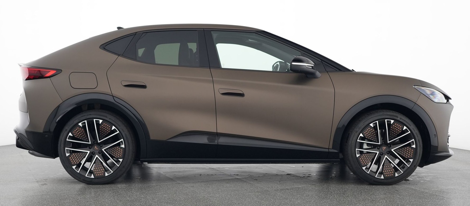 CUPRA Tavascan Type 10 77 kWh Extreme mit Ledersitzen und Anhängerkupplung-image-4