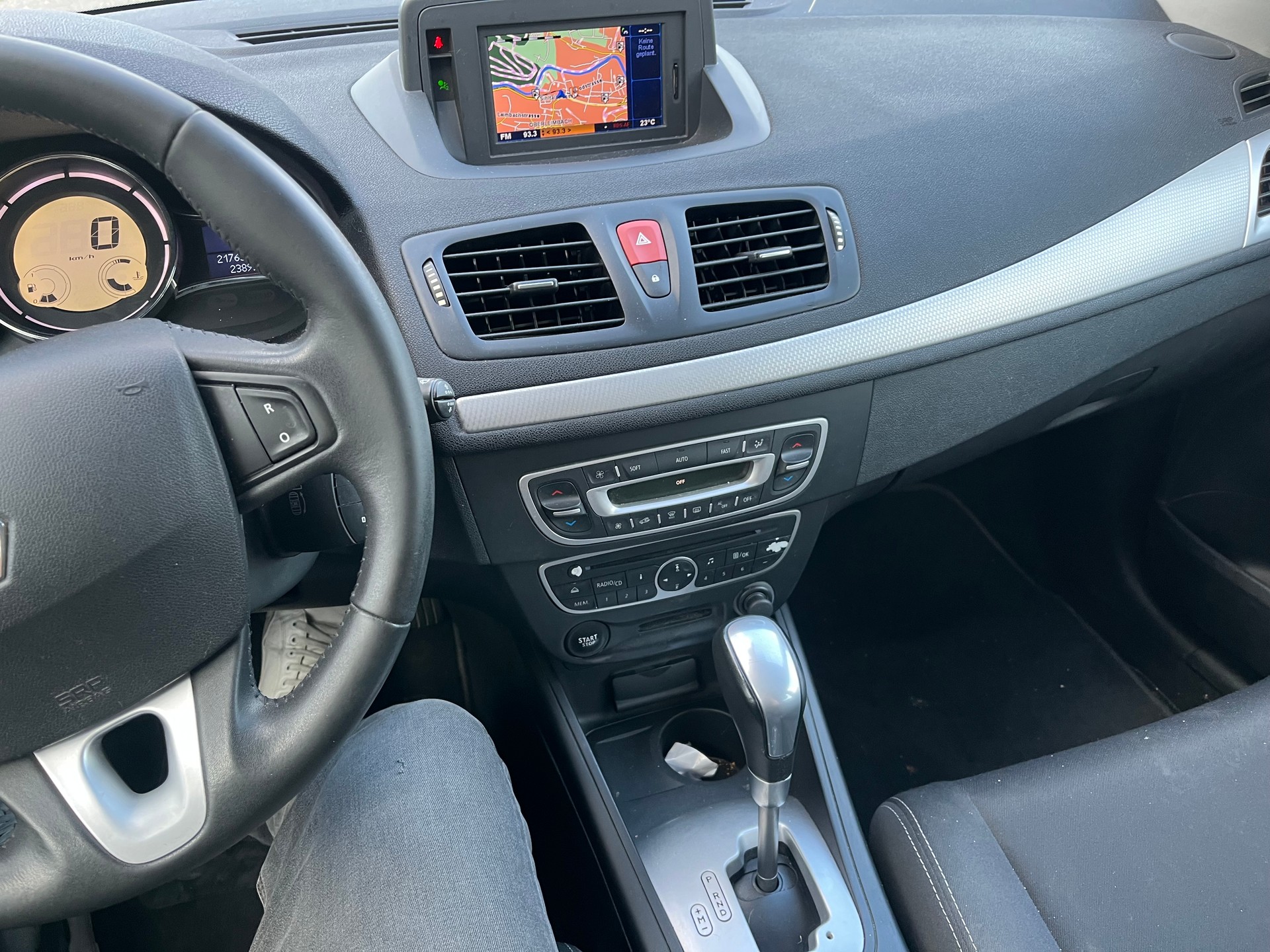 RENAULT Mégane Grandtour 2.0 16V Expression CVT-image-9