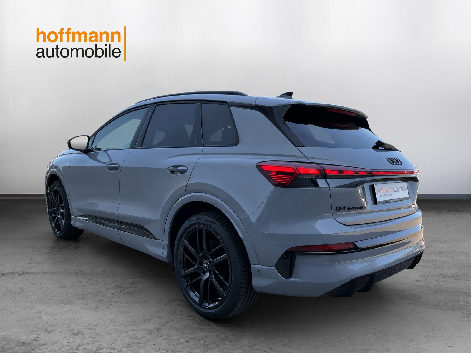 AUDI Q4 e-tron SUV quattro performance Swiss Ski-image-5