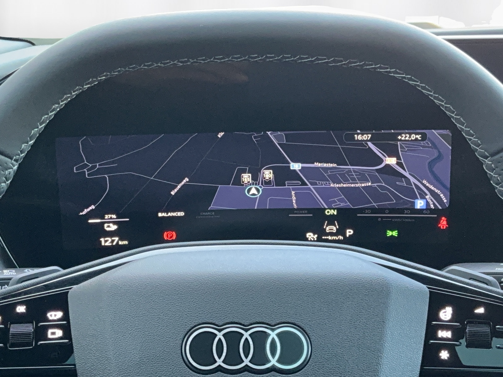 AUDI Q4 e-tron SUV quattro performance Swiss Ski-image-7