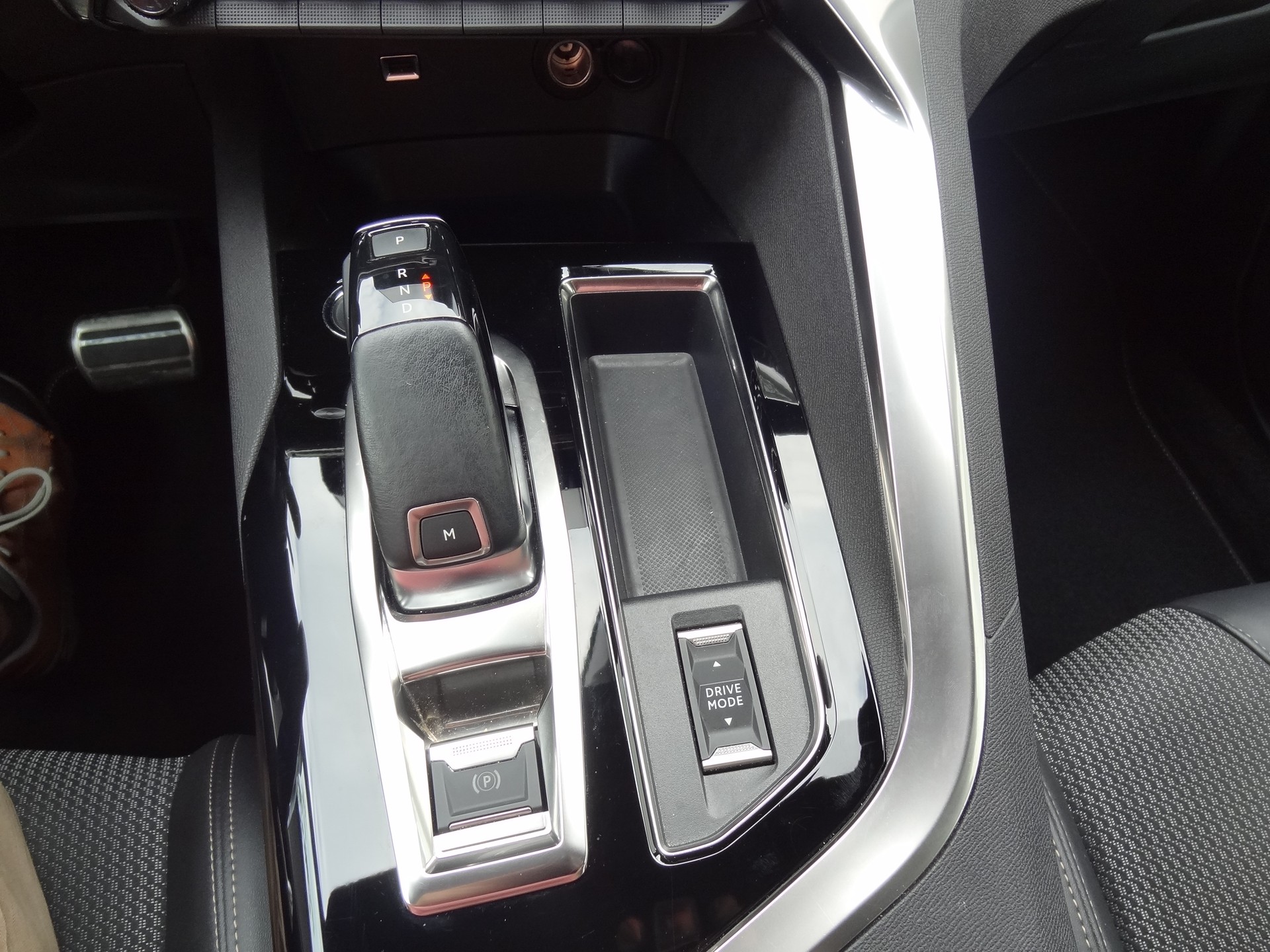 PEUGEOT 3008 1.5 BlueHDi GT EAT8-image-19