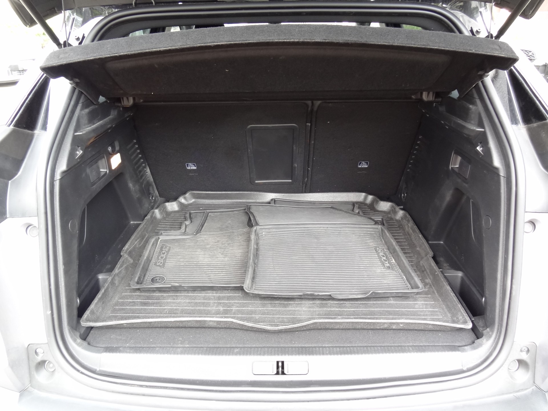 PEUGEOT 3008 1.5 BlueHDi GT EAT8-image-11