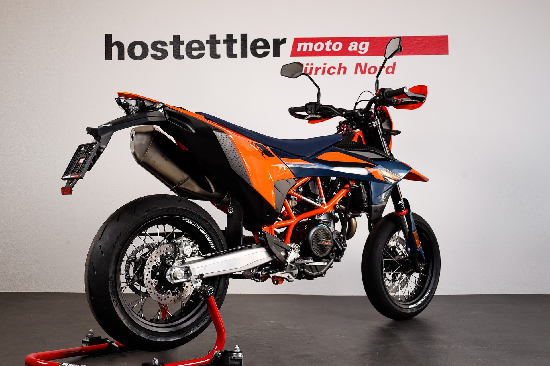 KTM 690 SMC R-showroom-element-2