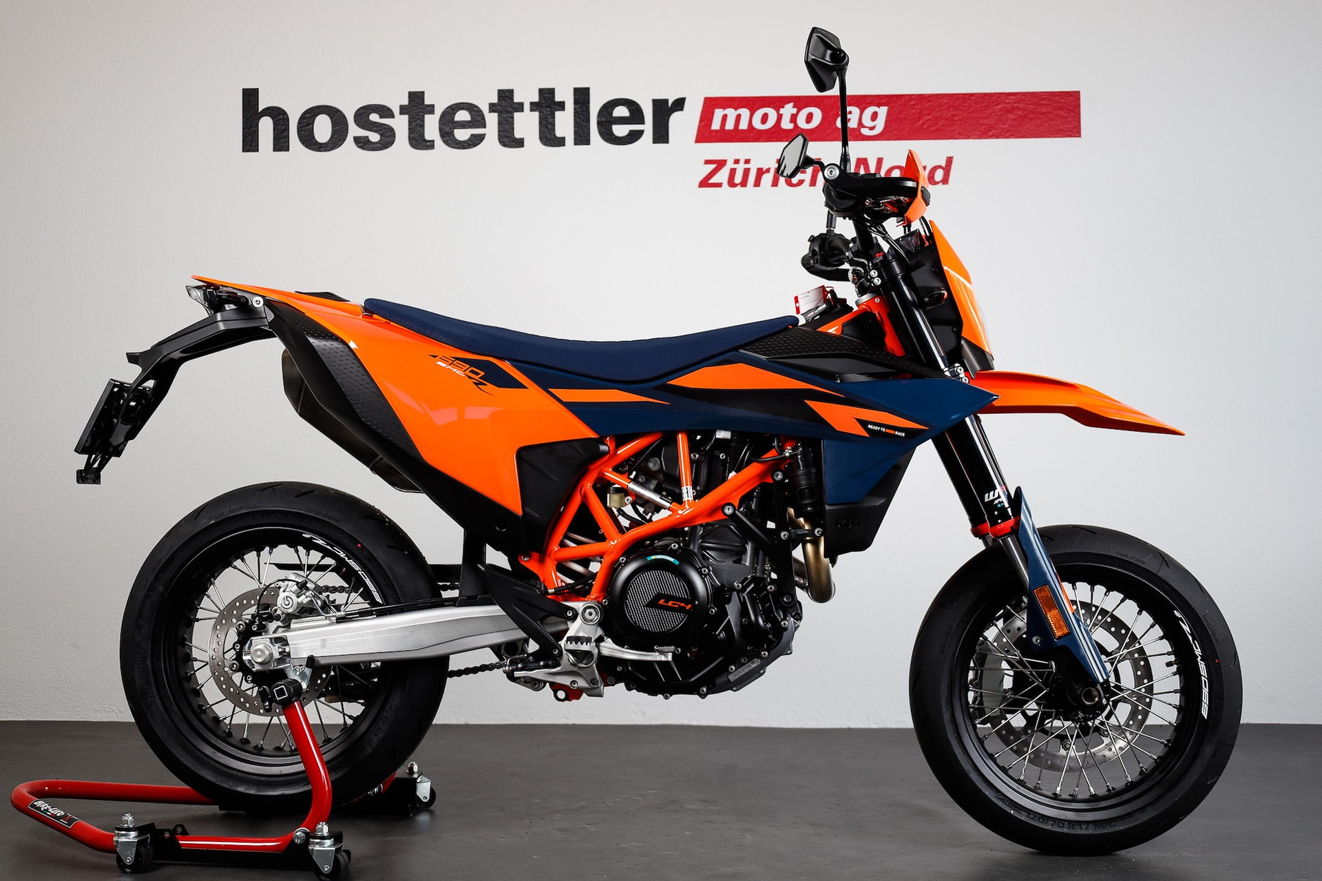 KTM 690 SMC R-showroom-element-1