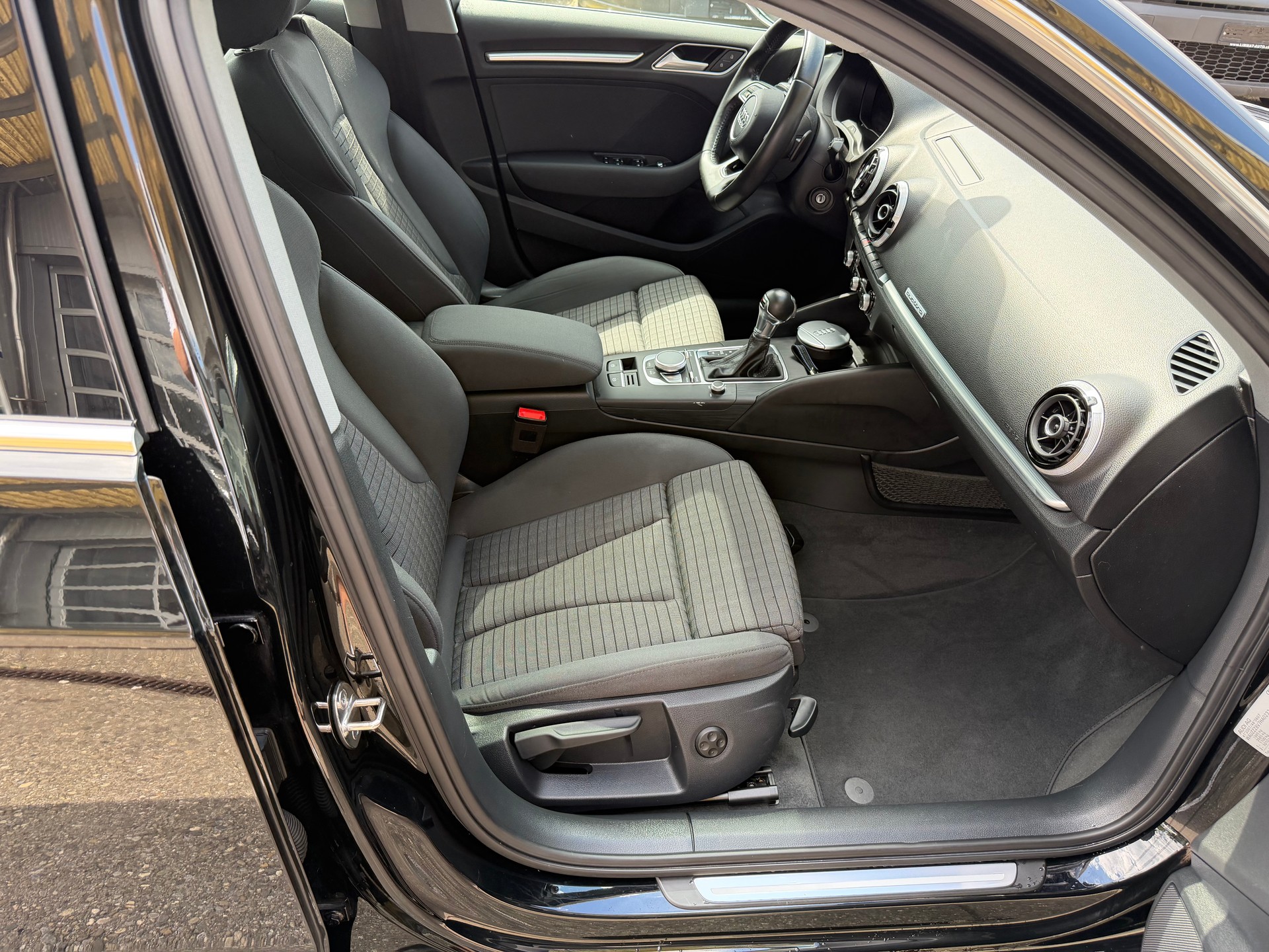 AUDI A3 Sportback 2.0 TDI Sport S-tronic quattro-image-11