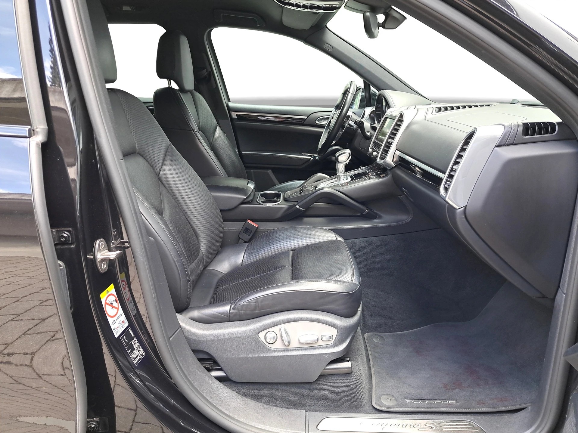 PORSCHE Cayenne S-image-11