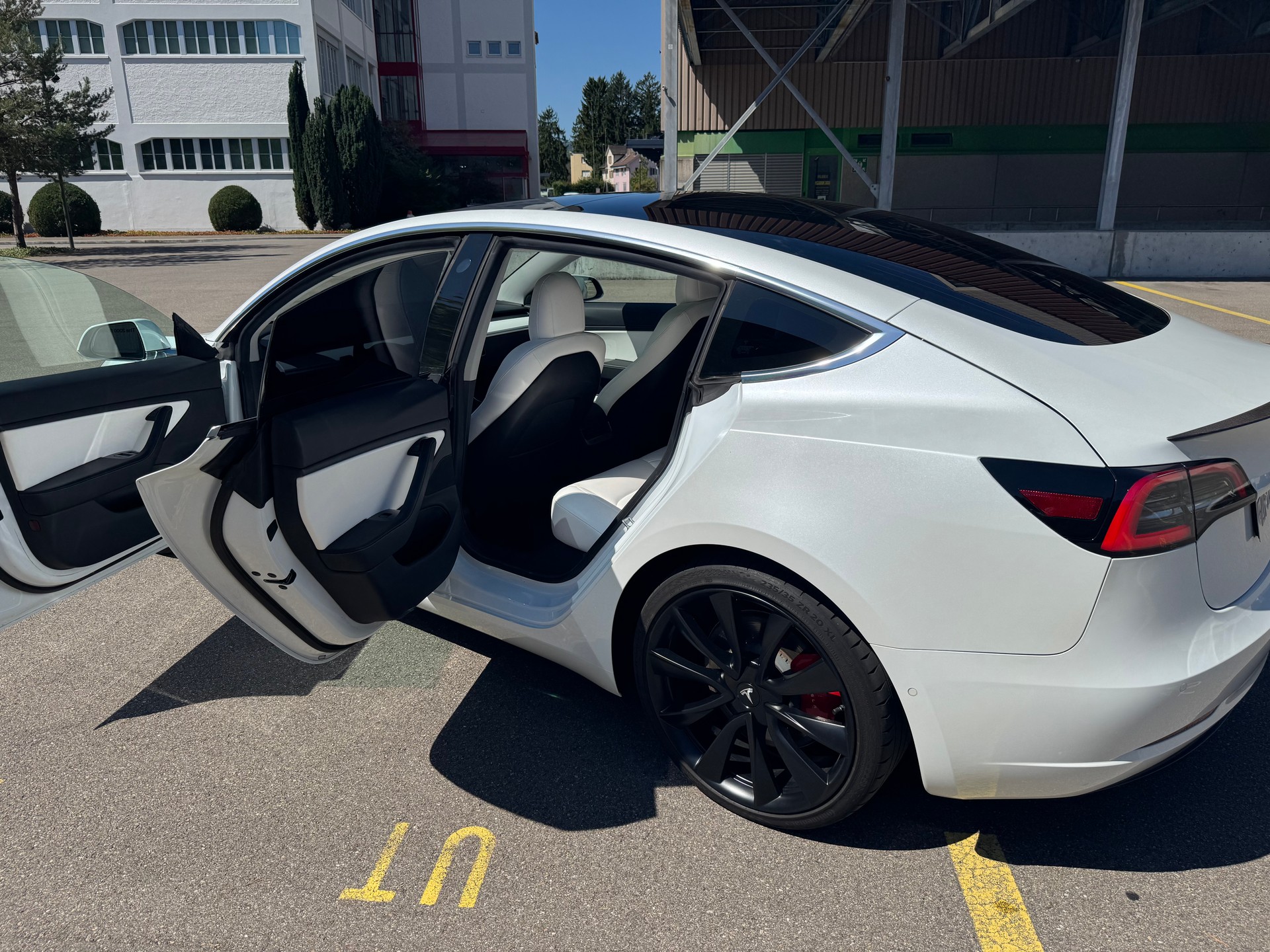 TESLA TESLA Model 3 Performance Dual Motor AWD-image-8