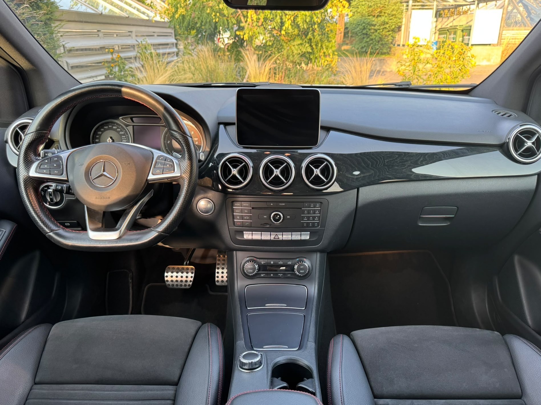 MERCEDES-BENZ B 220 d AMG Line 4m-image-4
