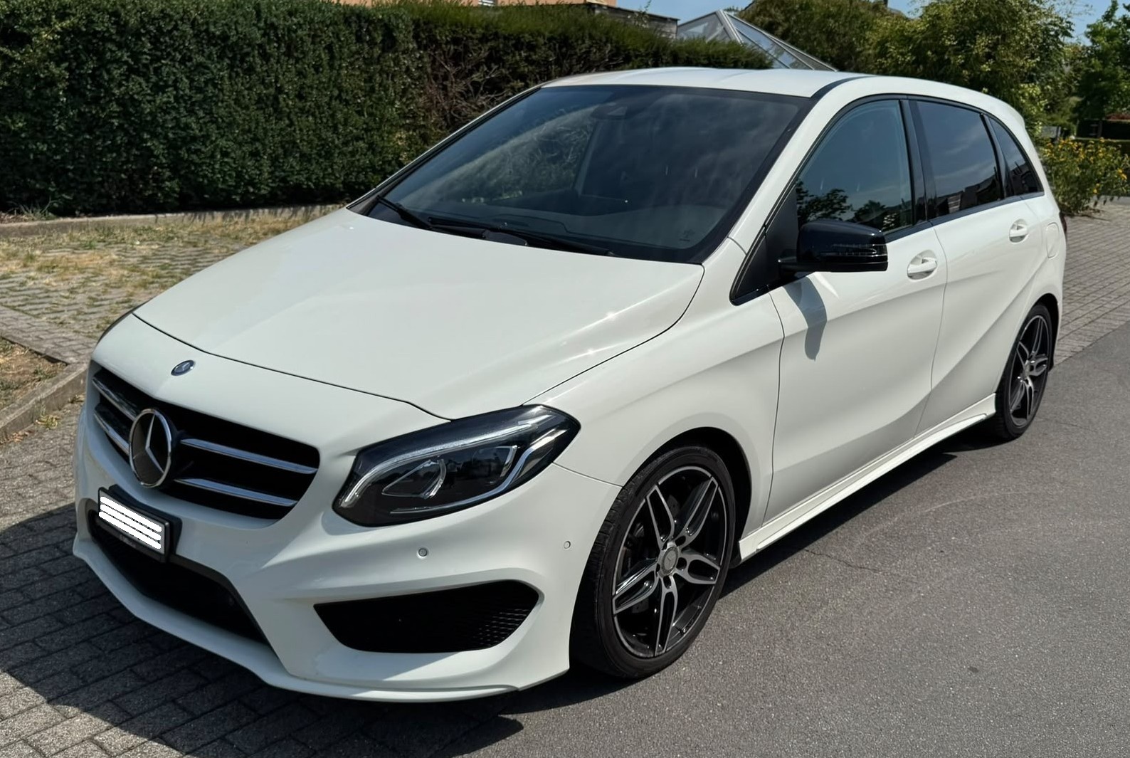 MERCEDES-BENZ B 220 d AMG Line 4m-image-0