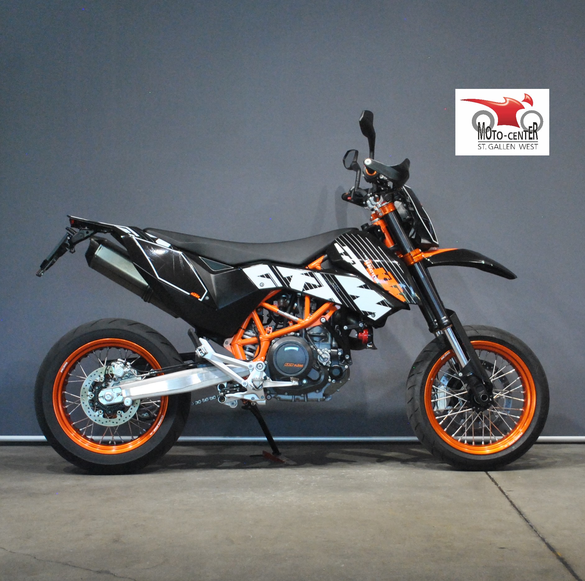 KTM 690 SMC R-showroom-element-1