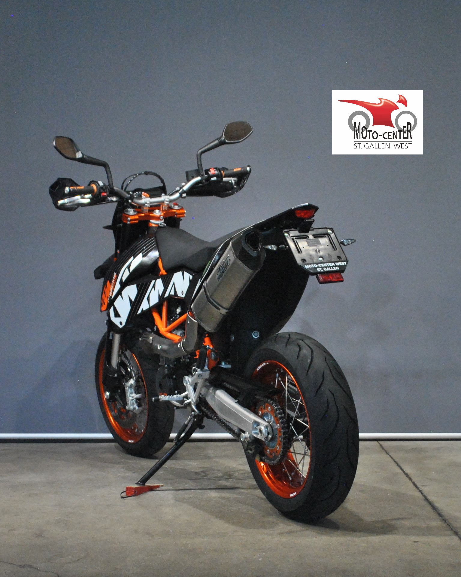 KTM 690 SMC R-showroom-element-3