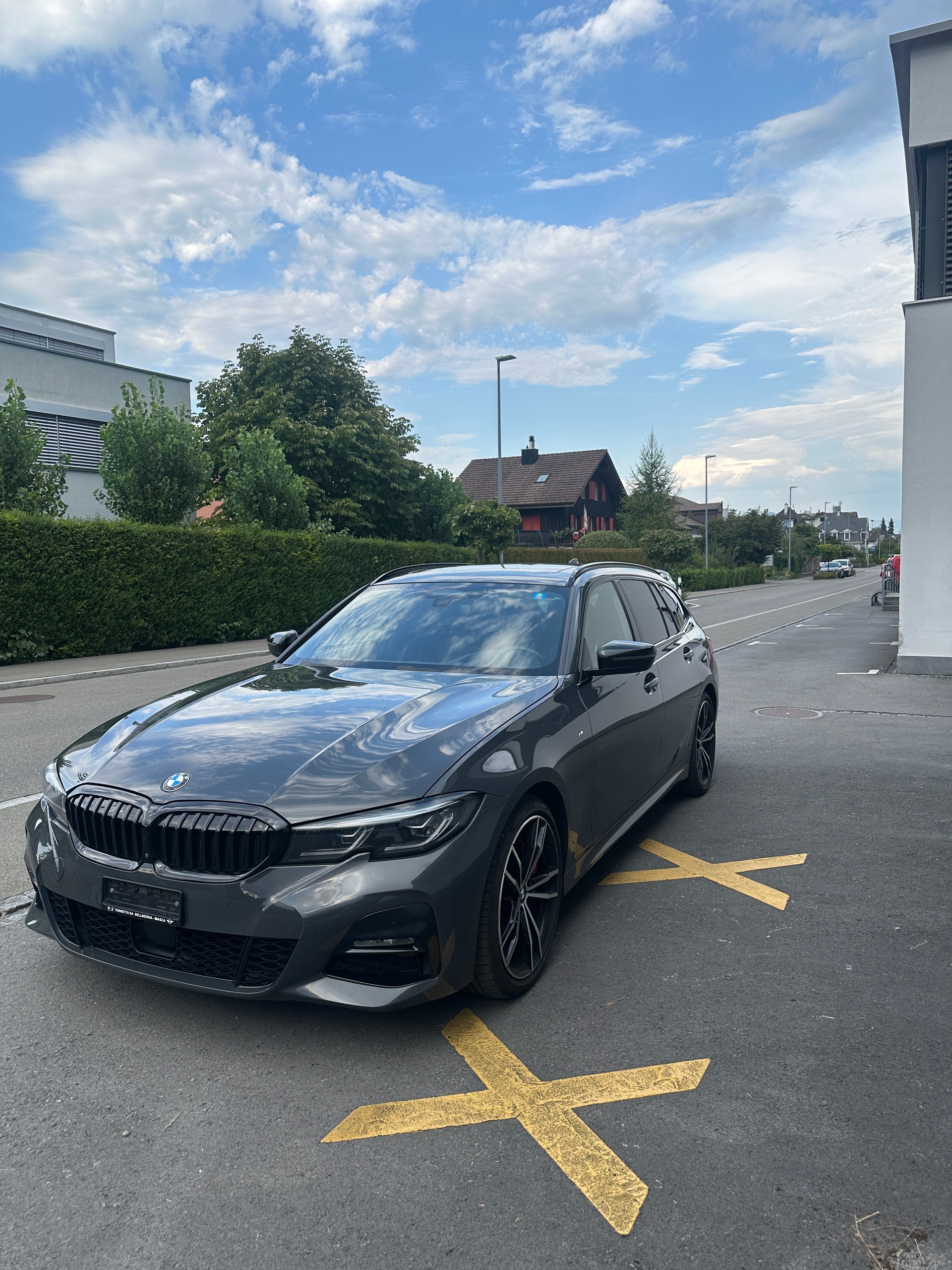 BMW 330i Touring xDrive Steptronic M Sport-image-1